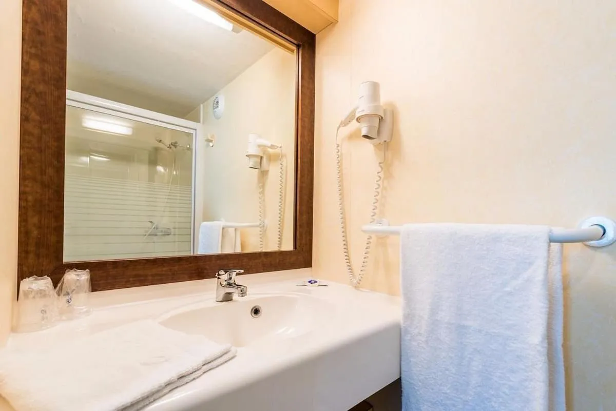 Shower in Fasthotel Thones