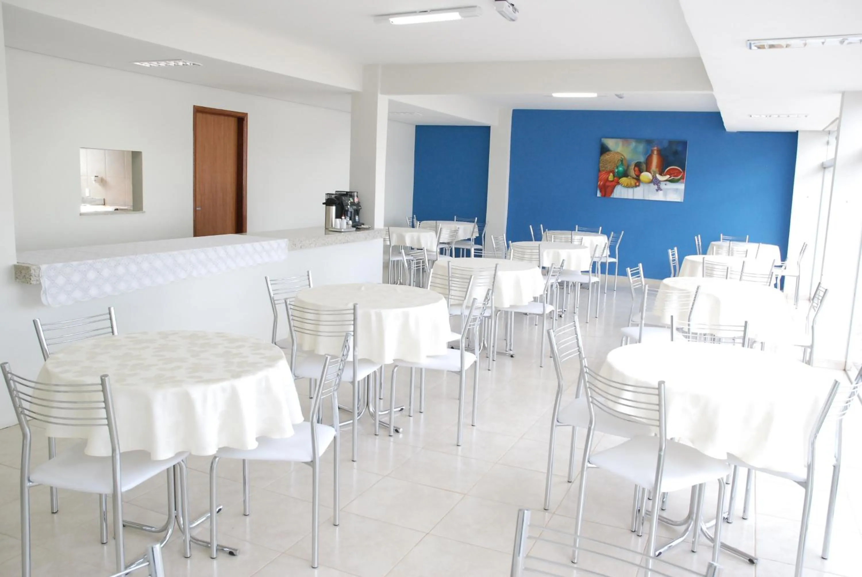 Restaurant/places to eat in Monte Castro Executive Hotel