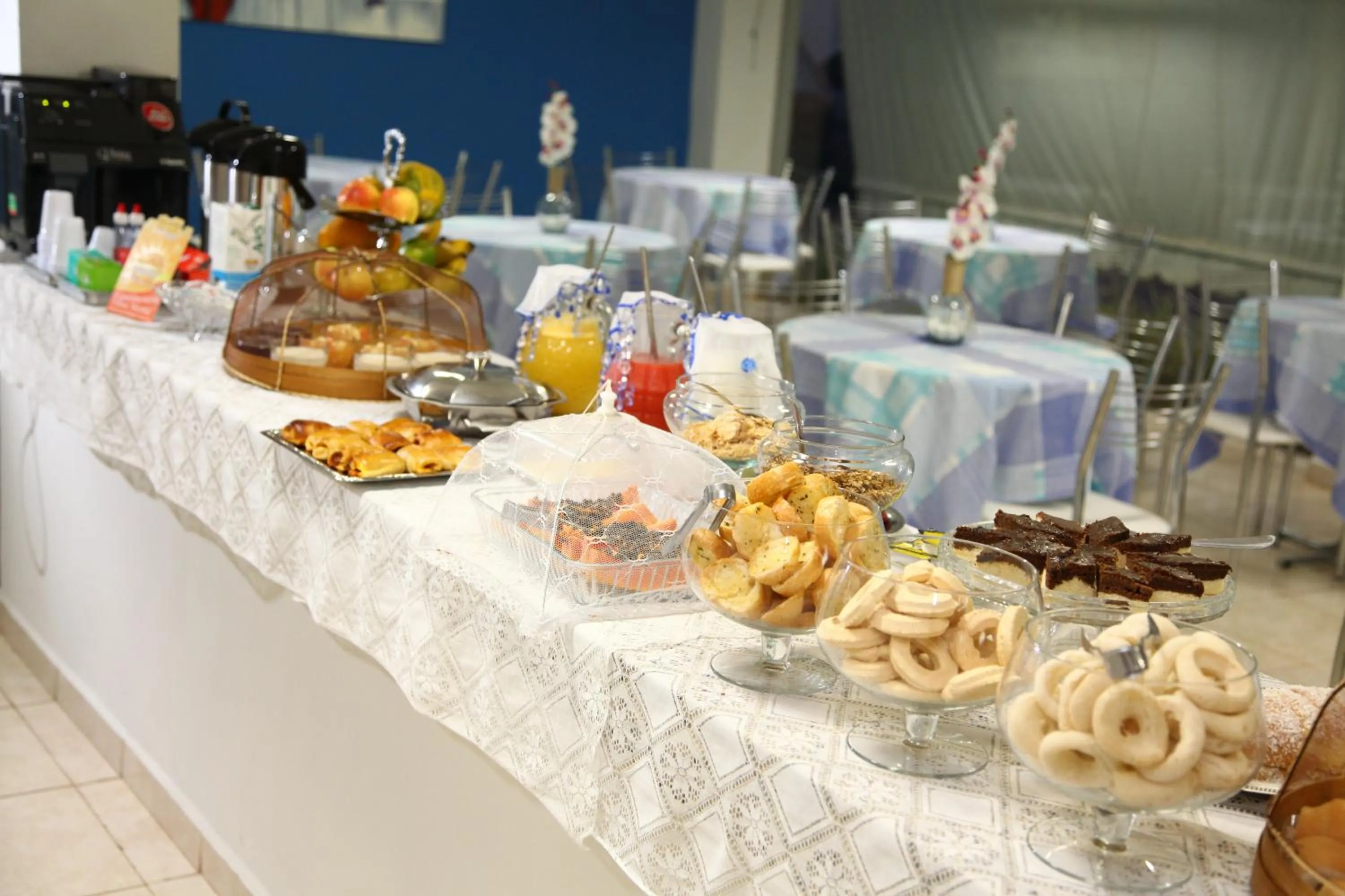 Food and drinks in Monte Castro Executive Hotel