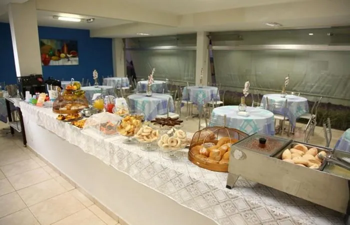 Restaurant/places to eat in Monte Castro Executive Hotel