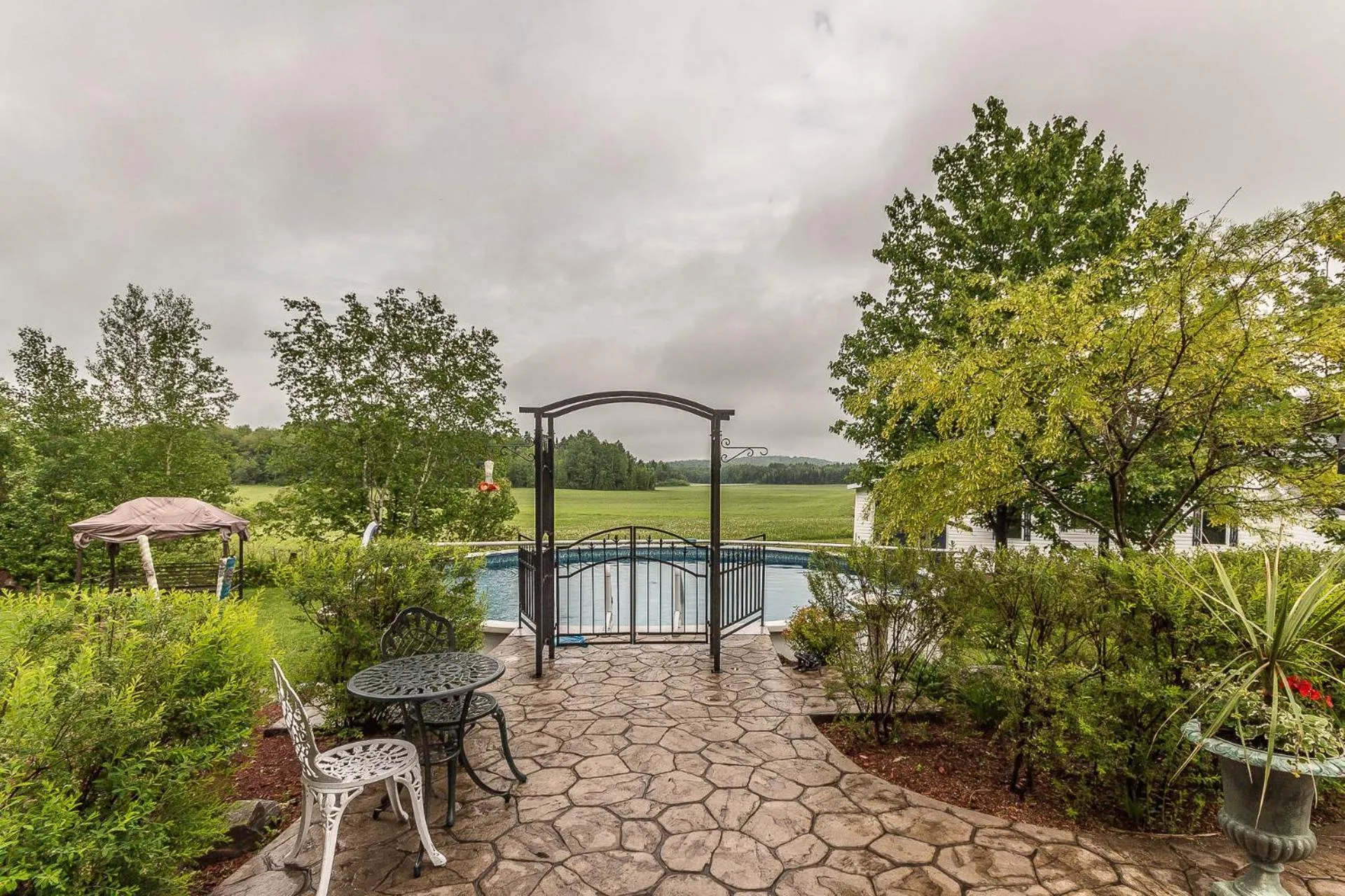 Pool view in Gîte Le Grandelinois