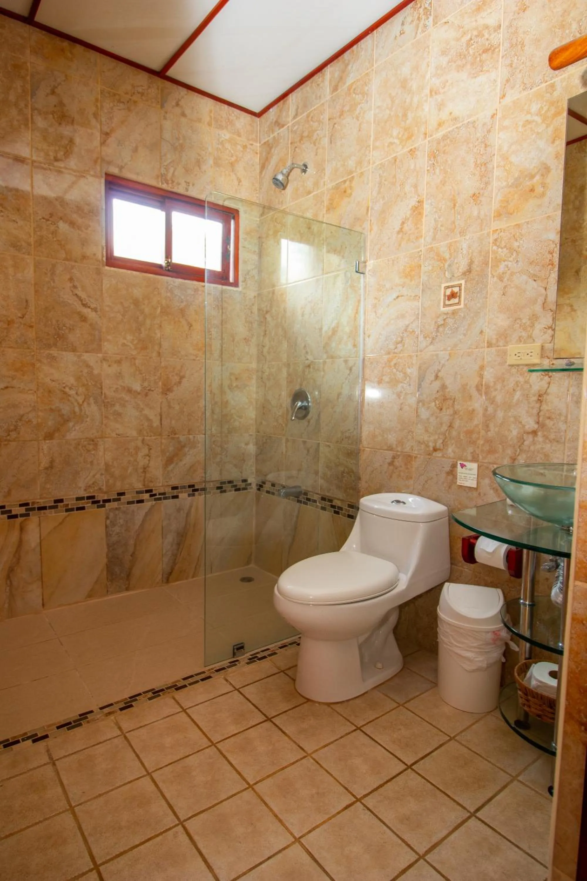 Shower in Hotel La Rosa de America