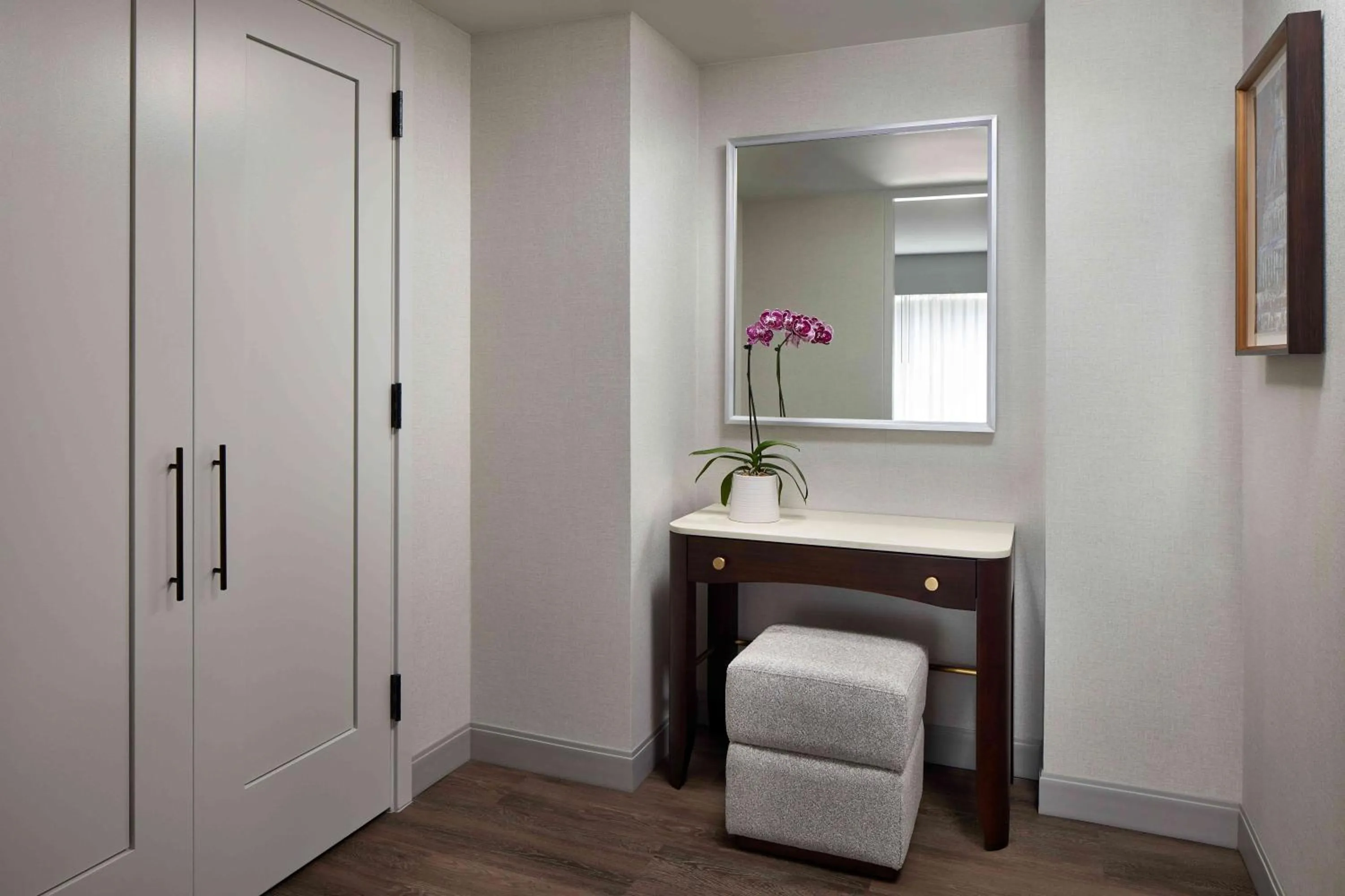 wardrobe in Grand Hyatt Washington