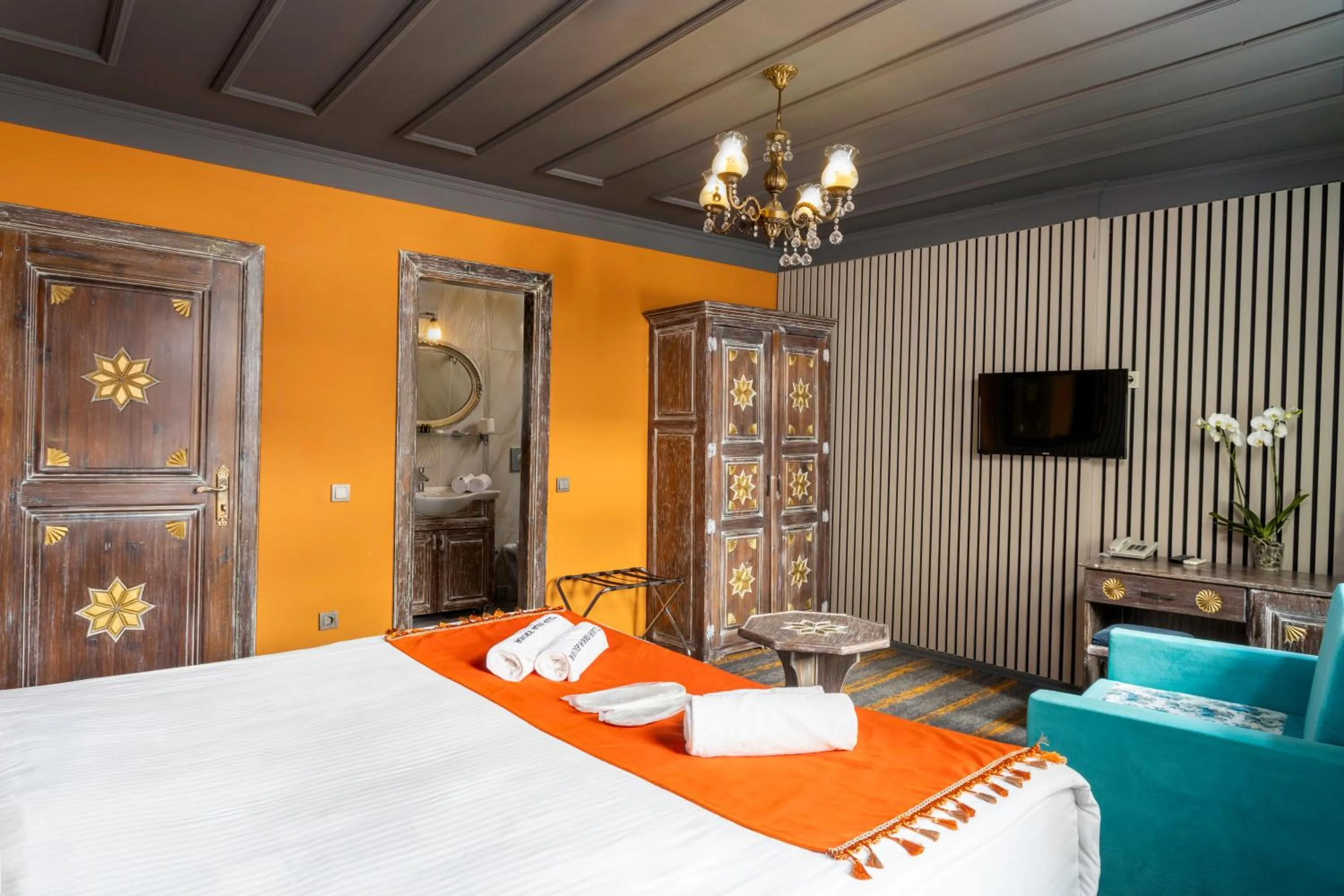 Bed in Wonder Wood Hotel