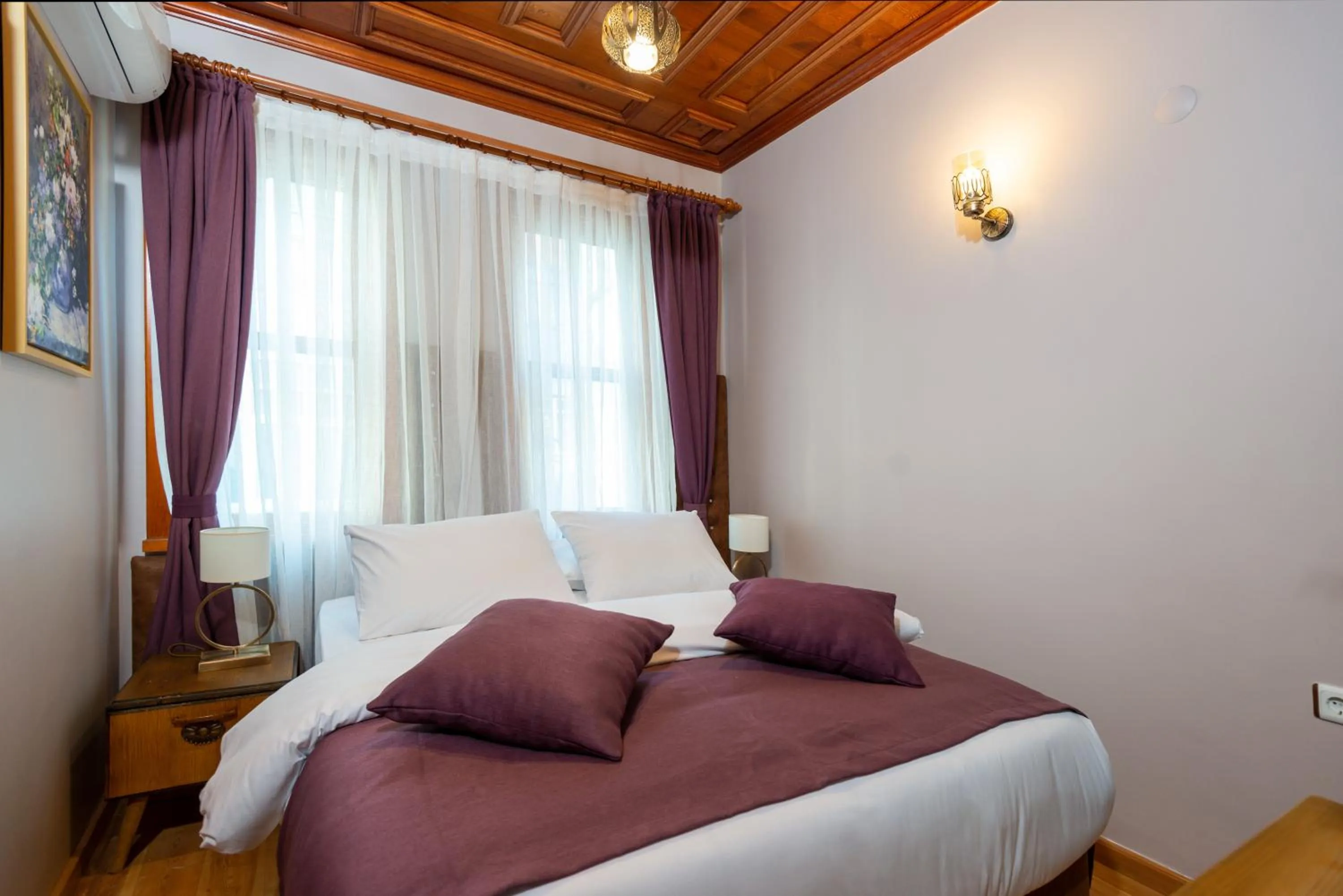 Bed in Wonder Wood Hotel