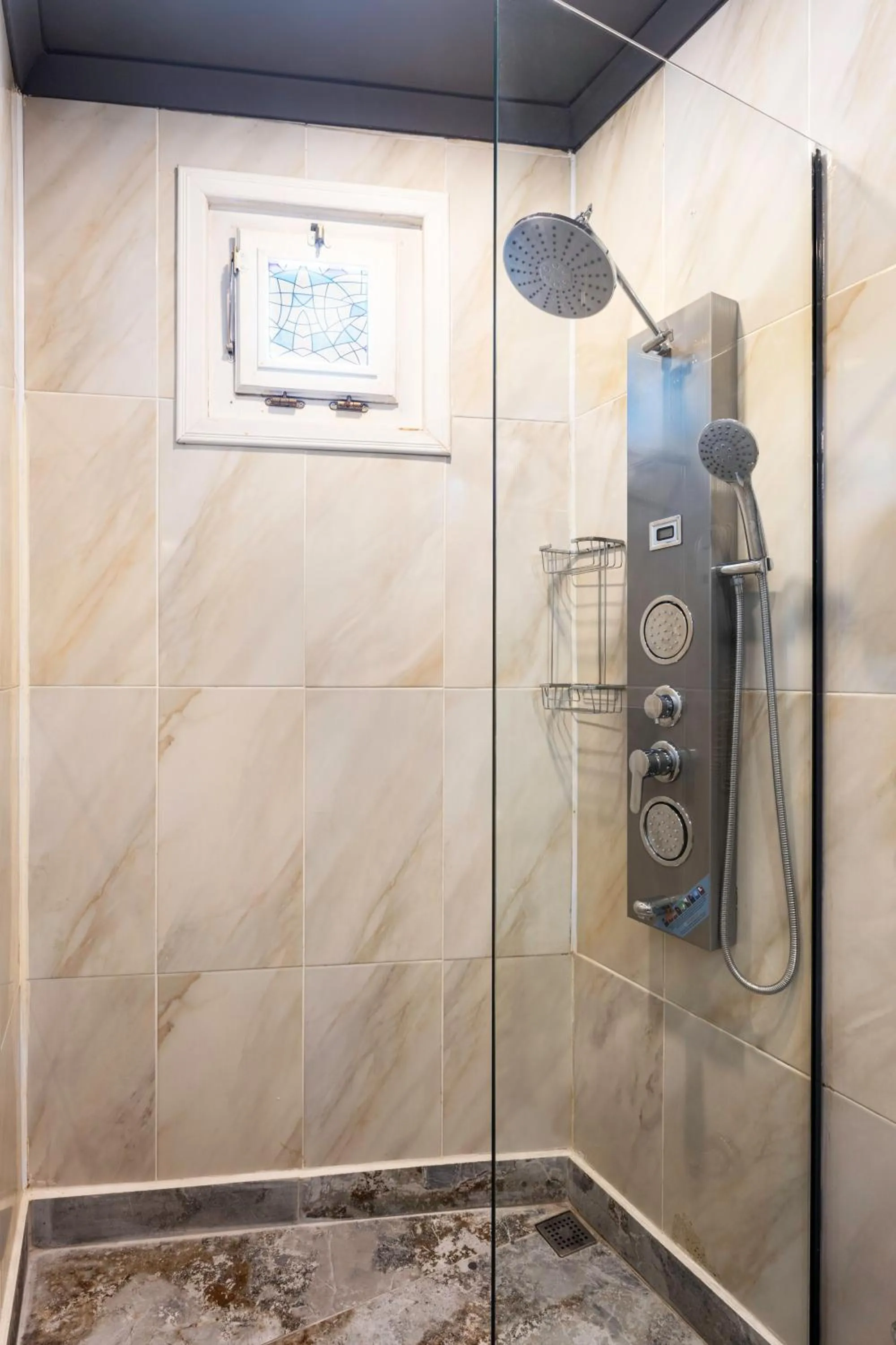 Shower in Wonder Wood Hotel