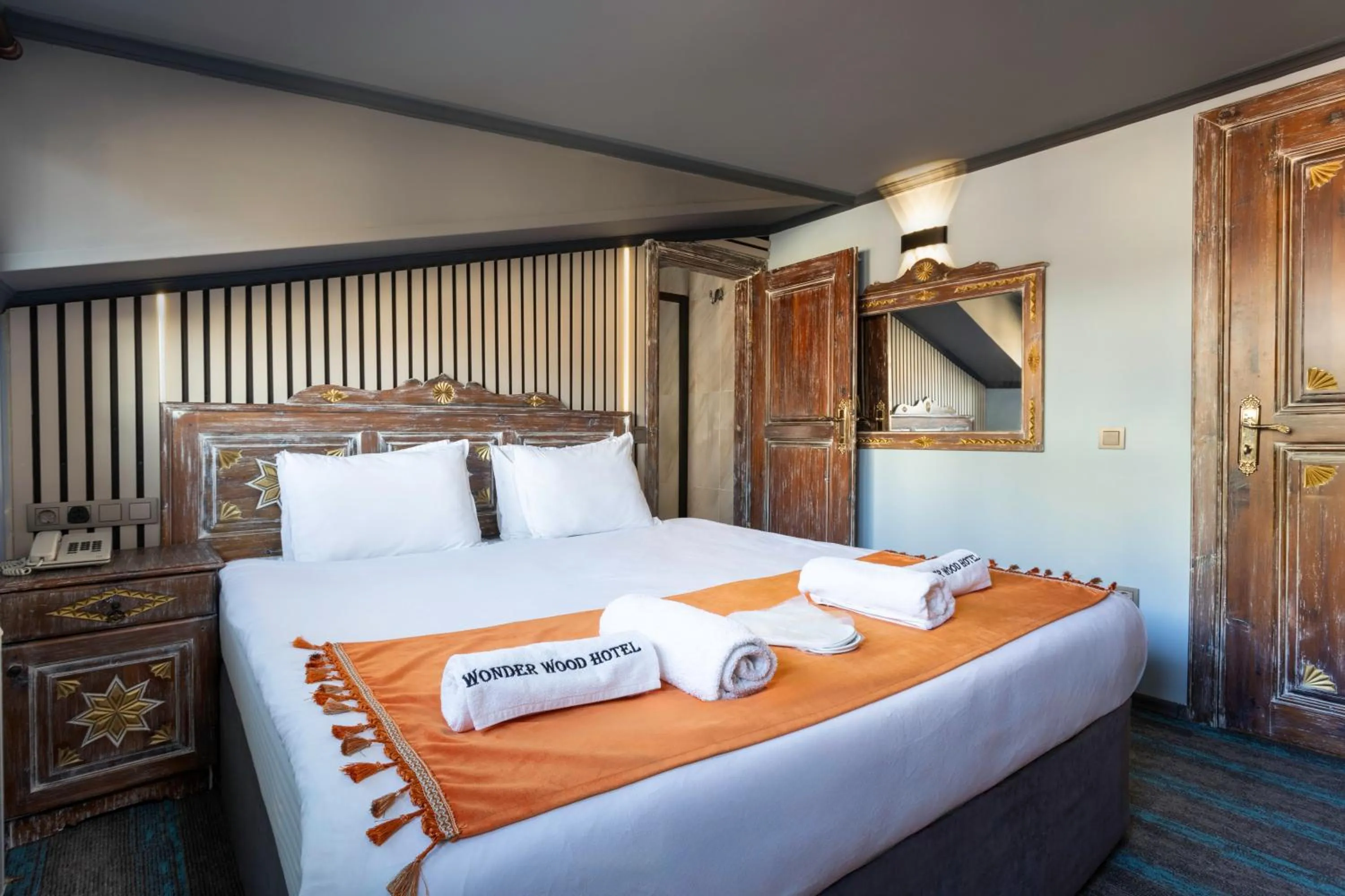 Photo of the whole room, Bed in Wonder Wood Hotel