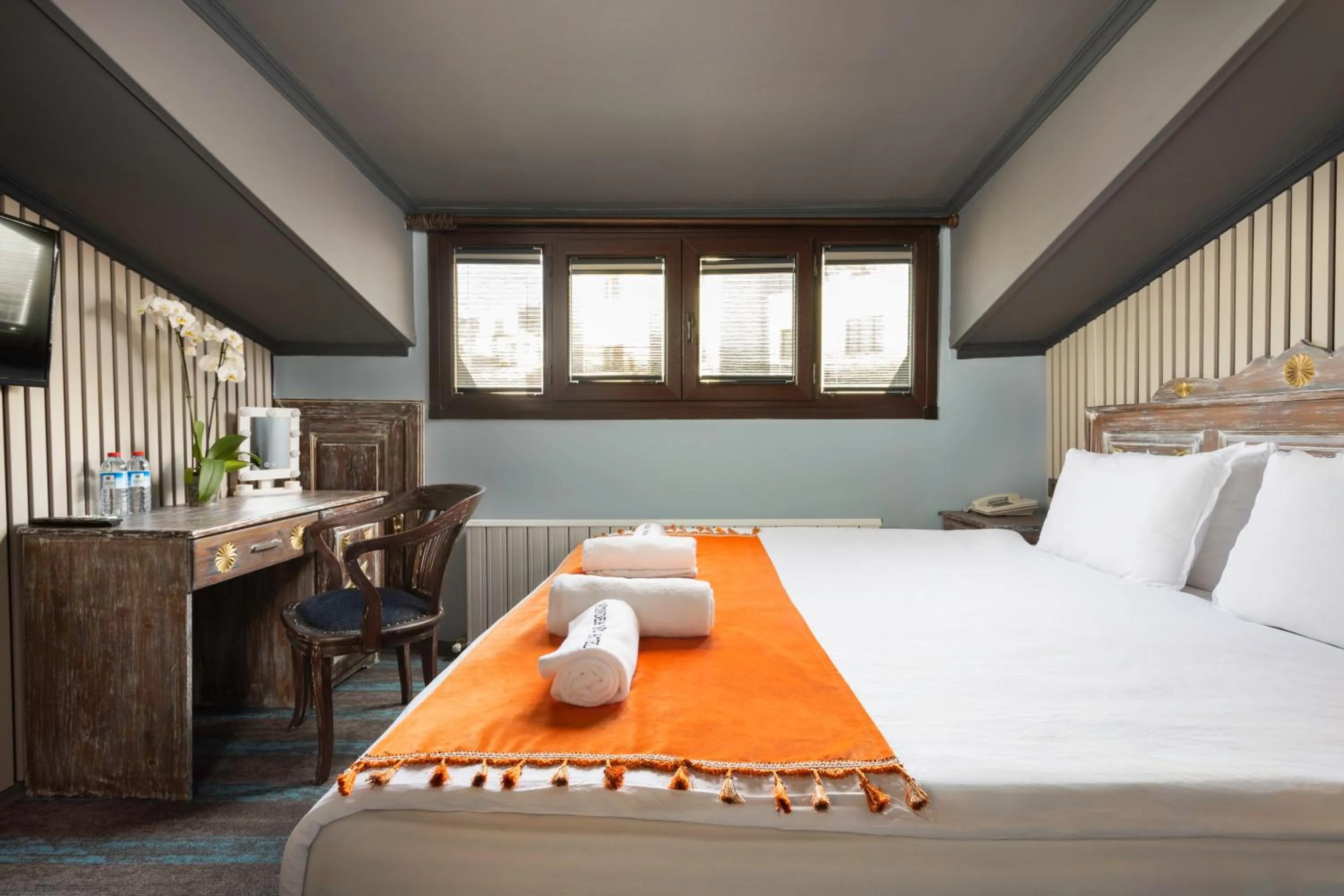 Bed in Wonder Wood Hotel