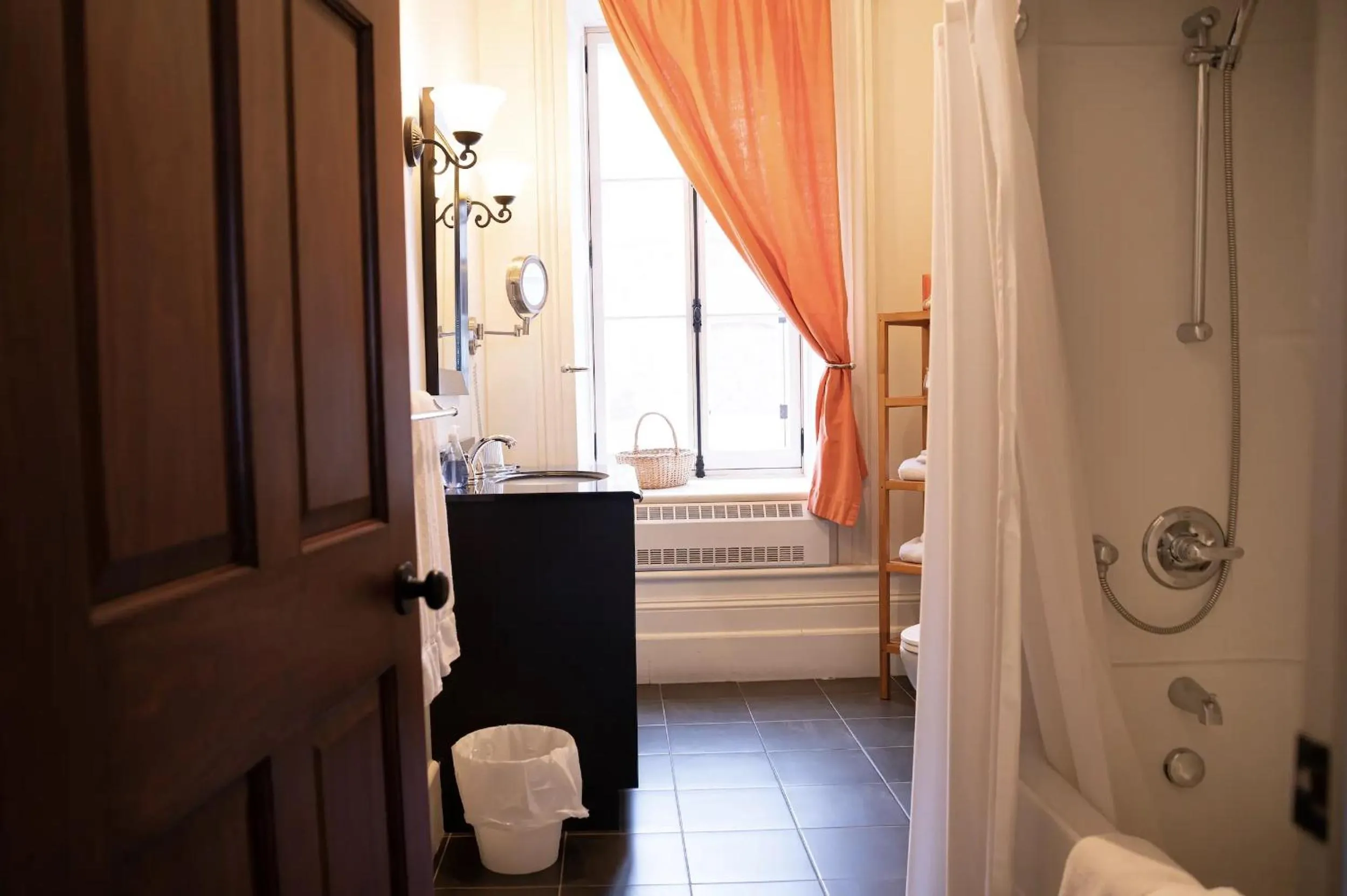Bathroom, Bed in Royal Dalhousie