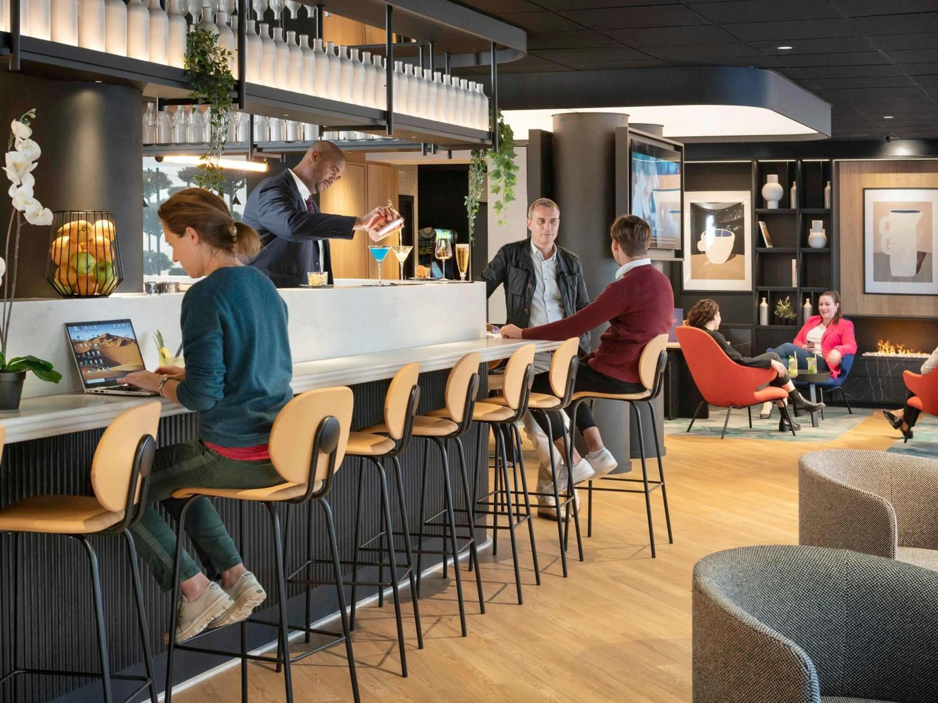 Lounge or bar in Novotel Suites Paris CDG Airport Villepinte
