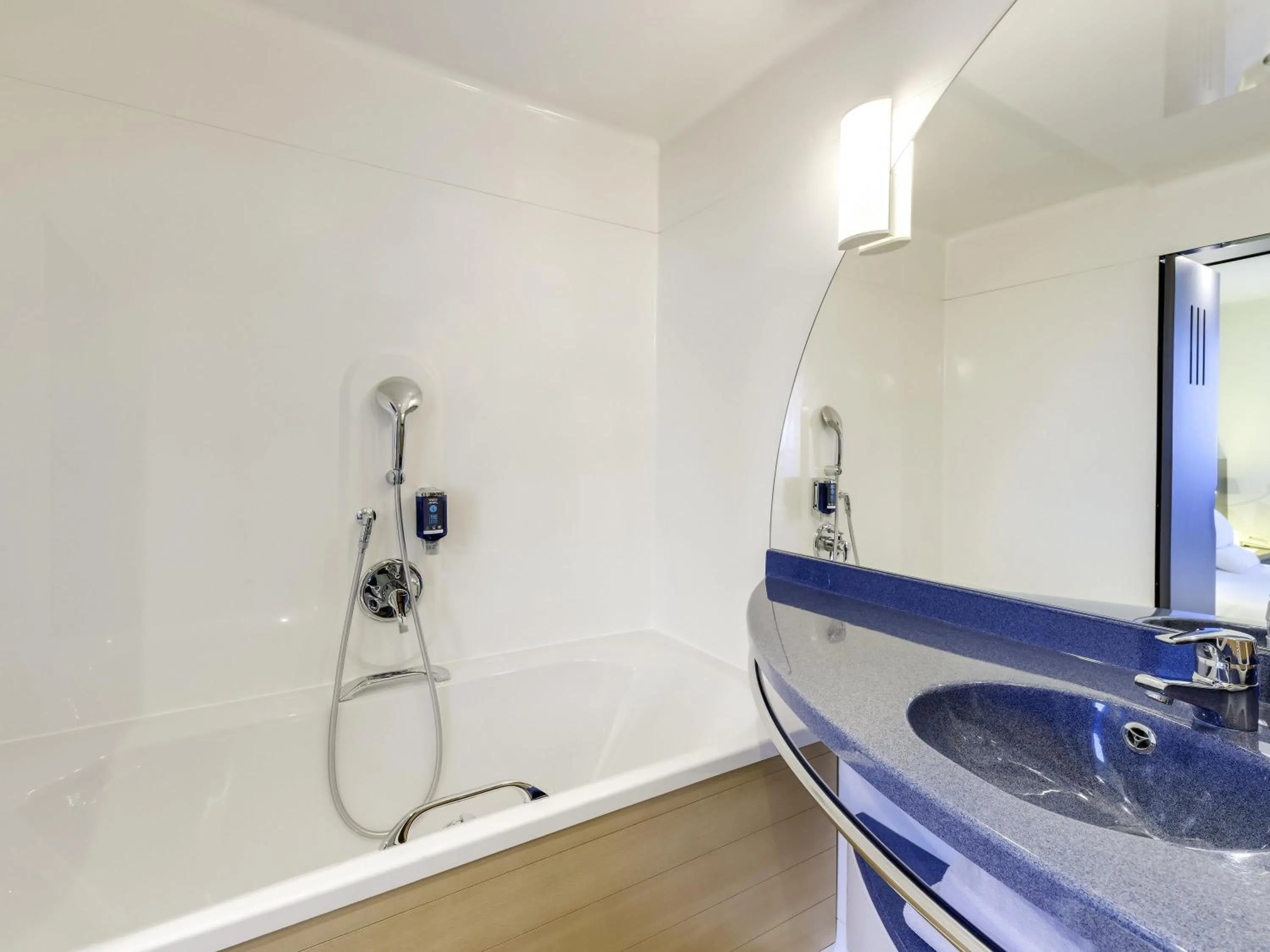 Bedroom in Novotel Suites Paris CDG Airport Villepinte