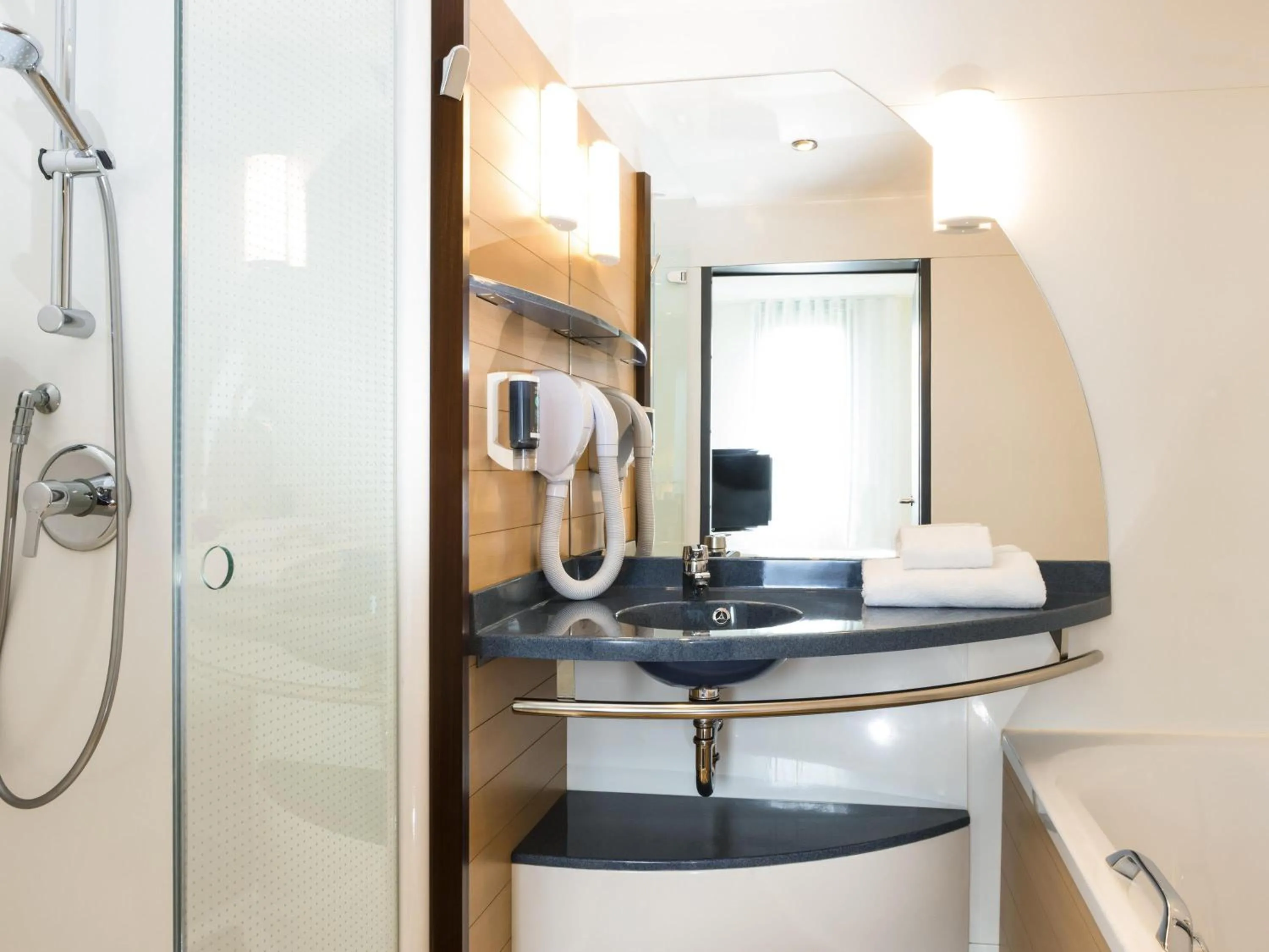 Bedroom in Novotel Suites Paris CDG Airport Villepinte