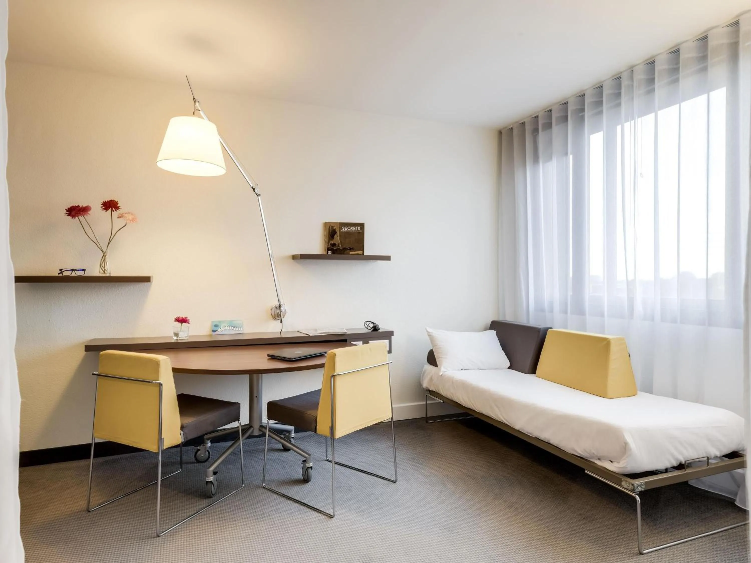 Bedroom, Bed in Novotel Suites Paris CDG Airport Villepinte