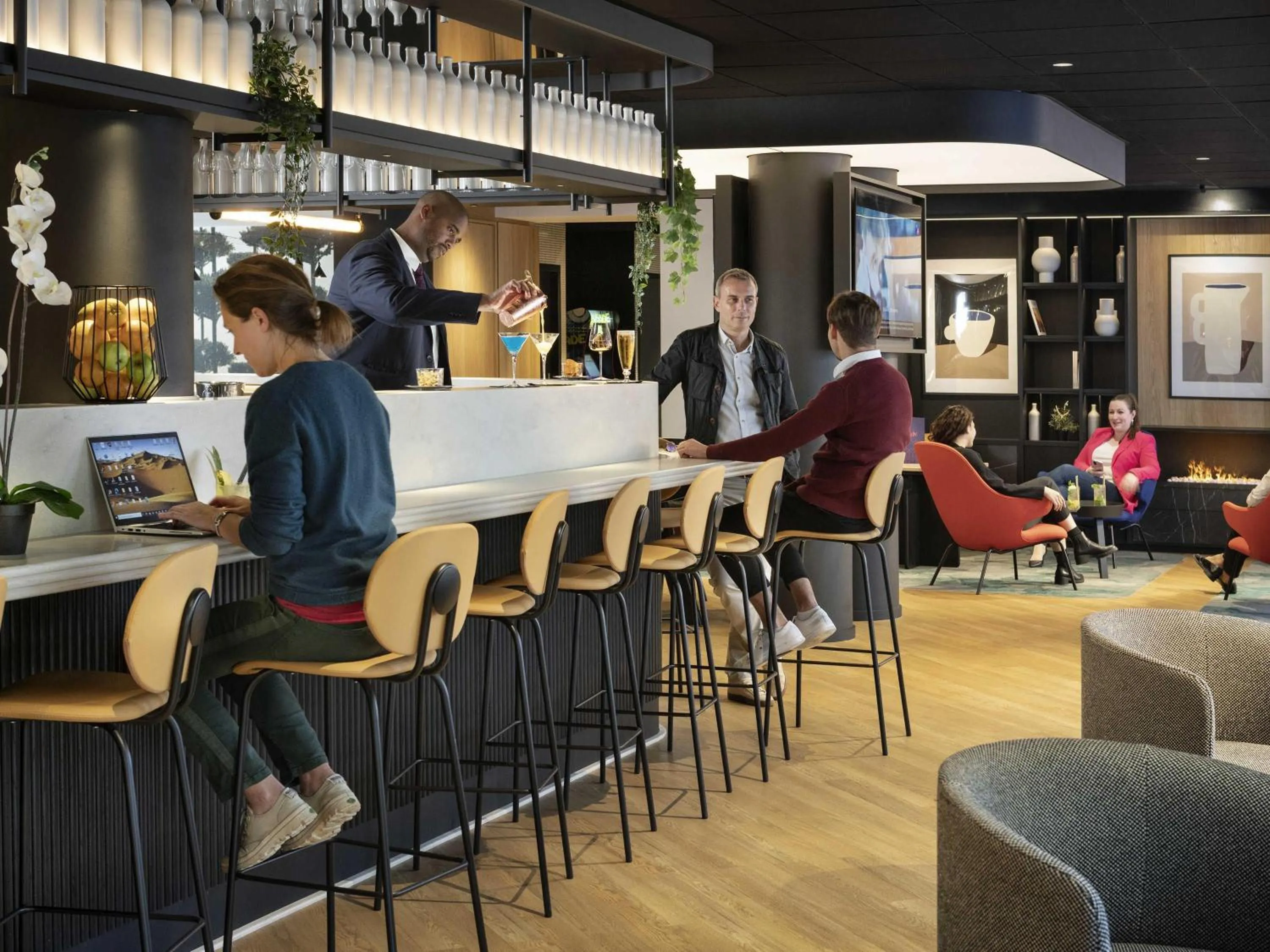 Lounge or bar in Novotel Suites Paris CDG Airport Villepinte