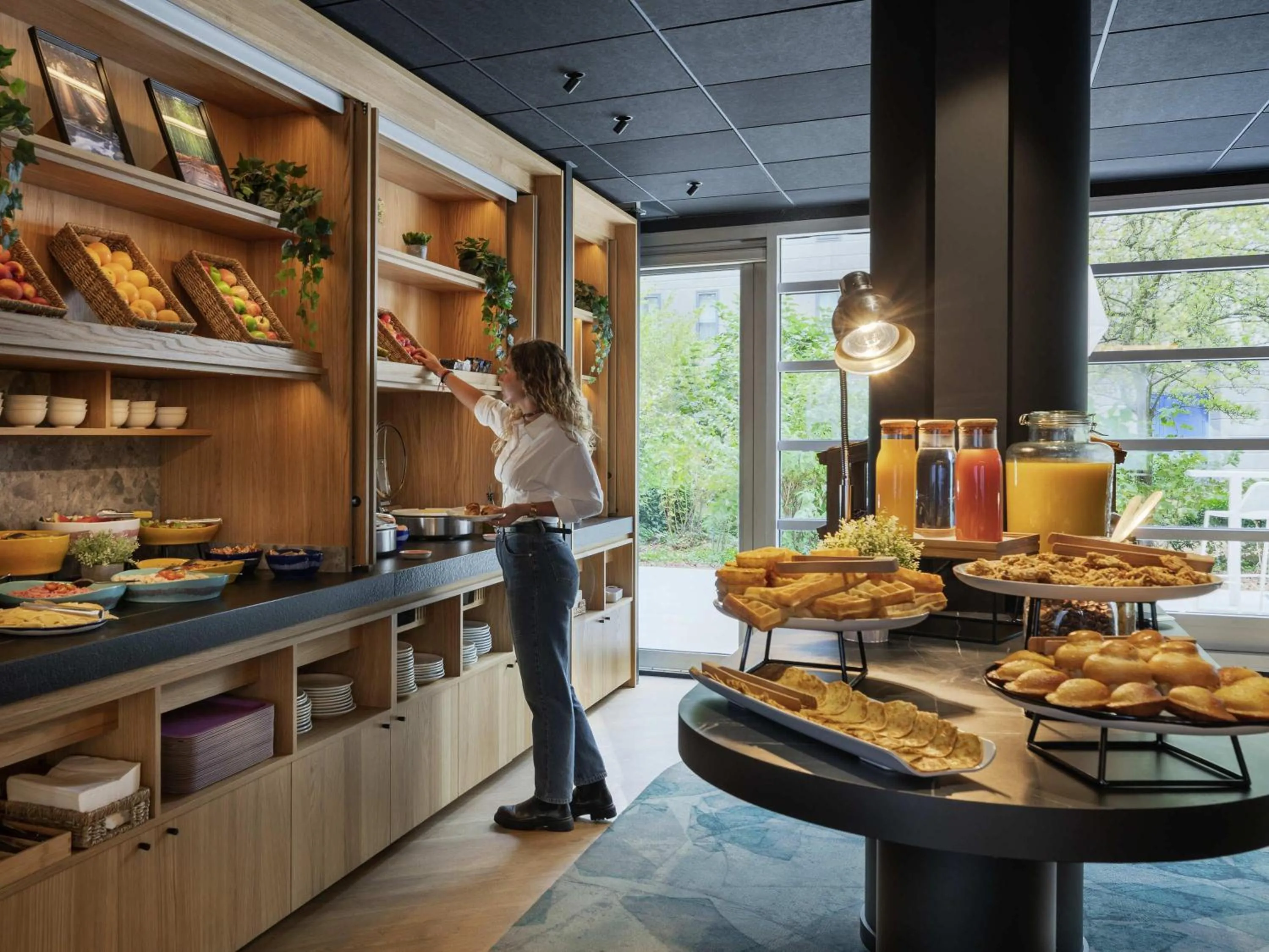 Breakfast in Novotel Suites Paris CDG Airport Villepinte