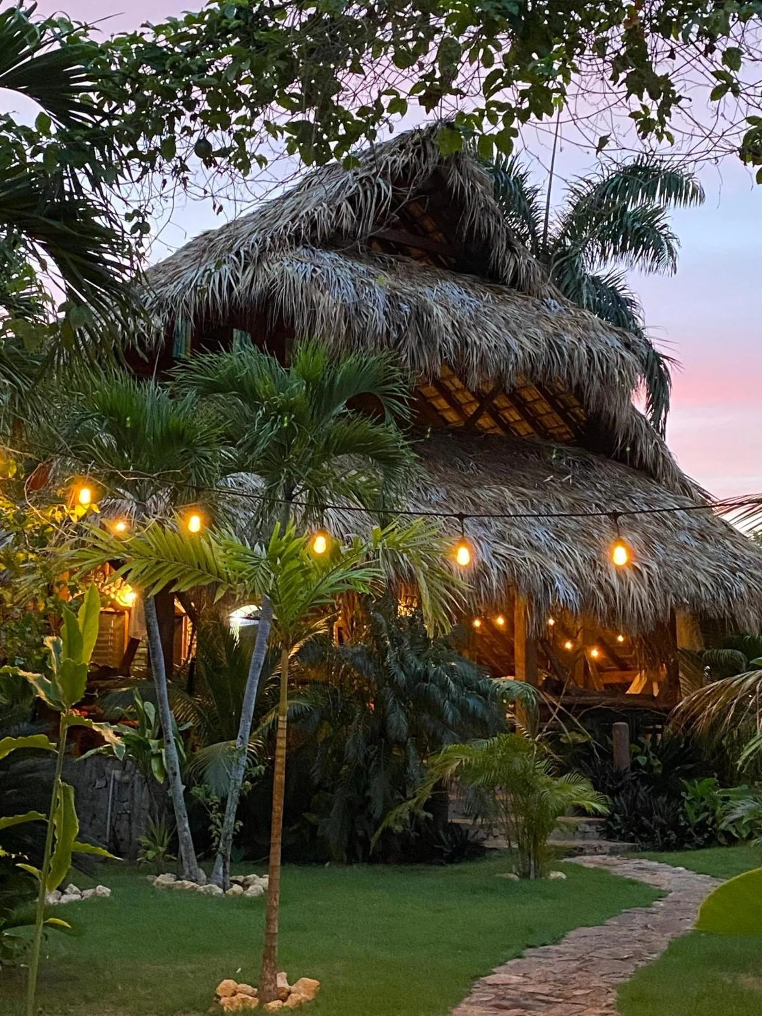 CHALET TROPICAL Hotel & Pool Bar Restaurant