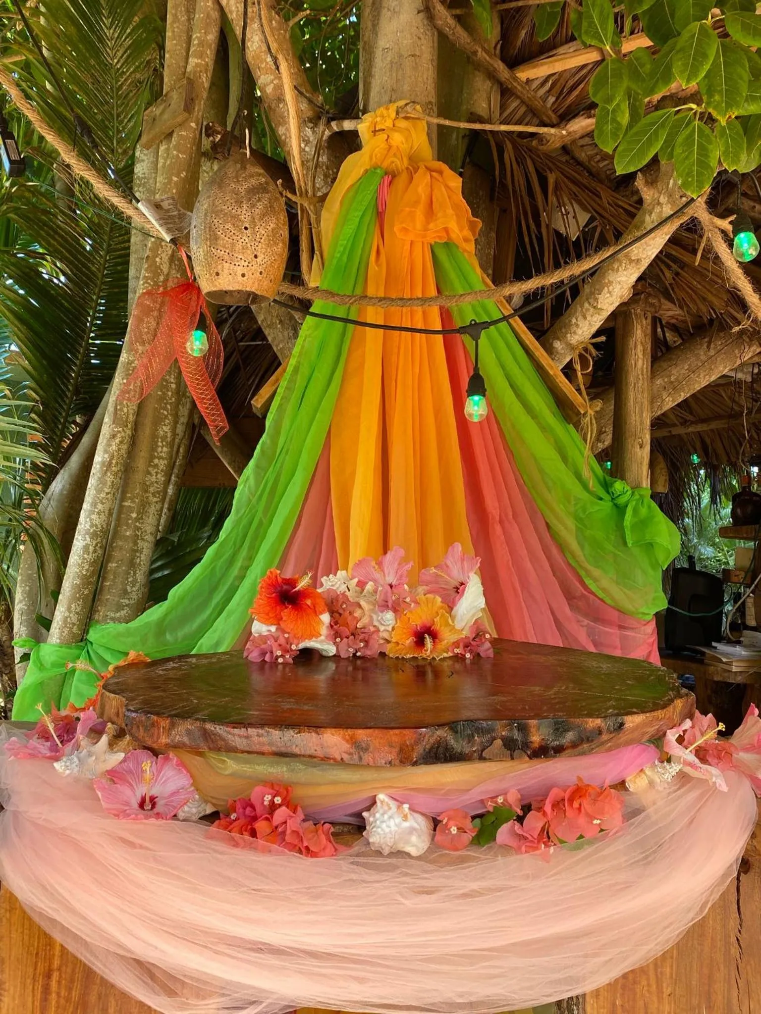 CHALET TROPICAL Hotel & Pool Bar Restaurant