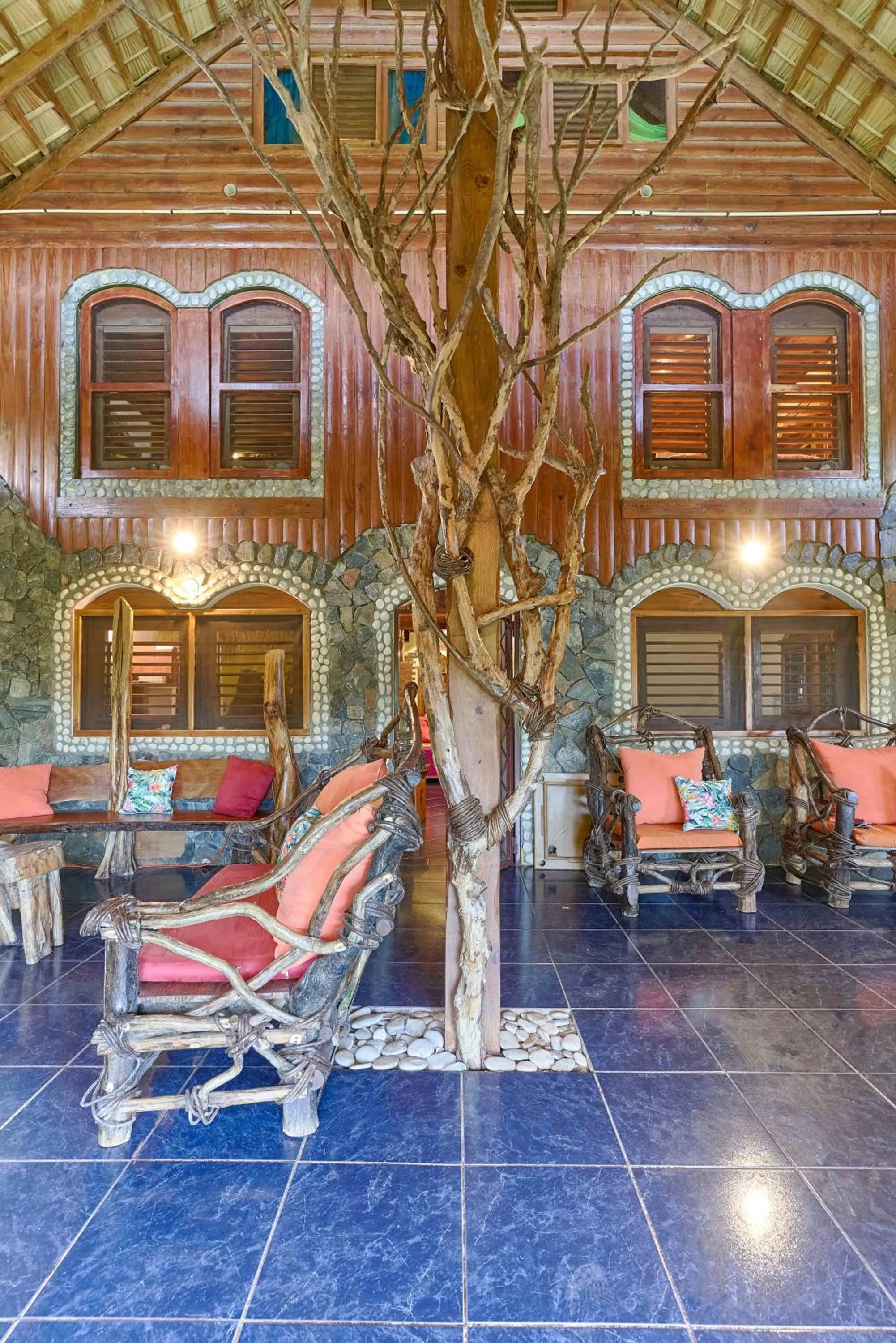 CHALET TROPICAL Hotel & Pool Bar Restaurant