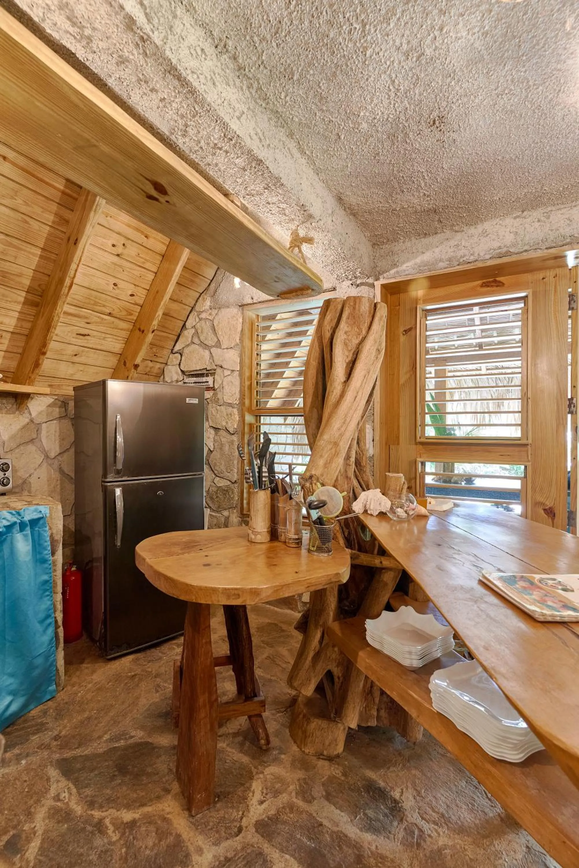 CHALET TROPICAL Hotel & Pool Bar Restaurant