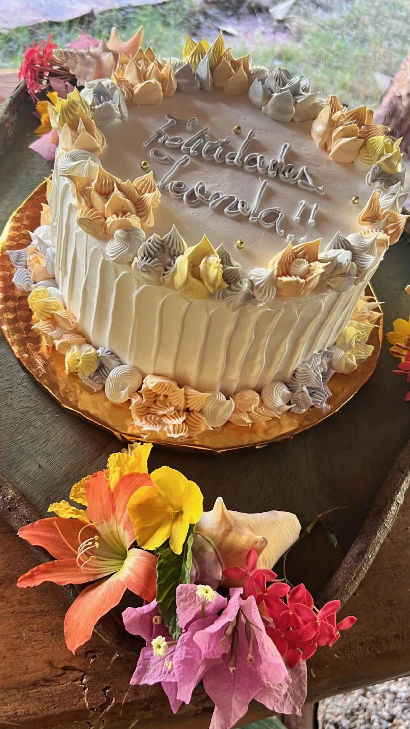 Food and drinks in CHALET TROPICAL Hotel & Pool Bar Restaurant