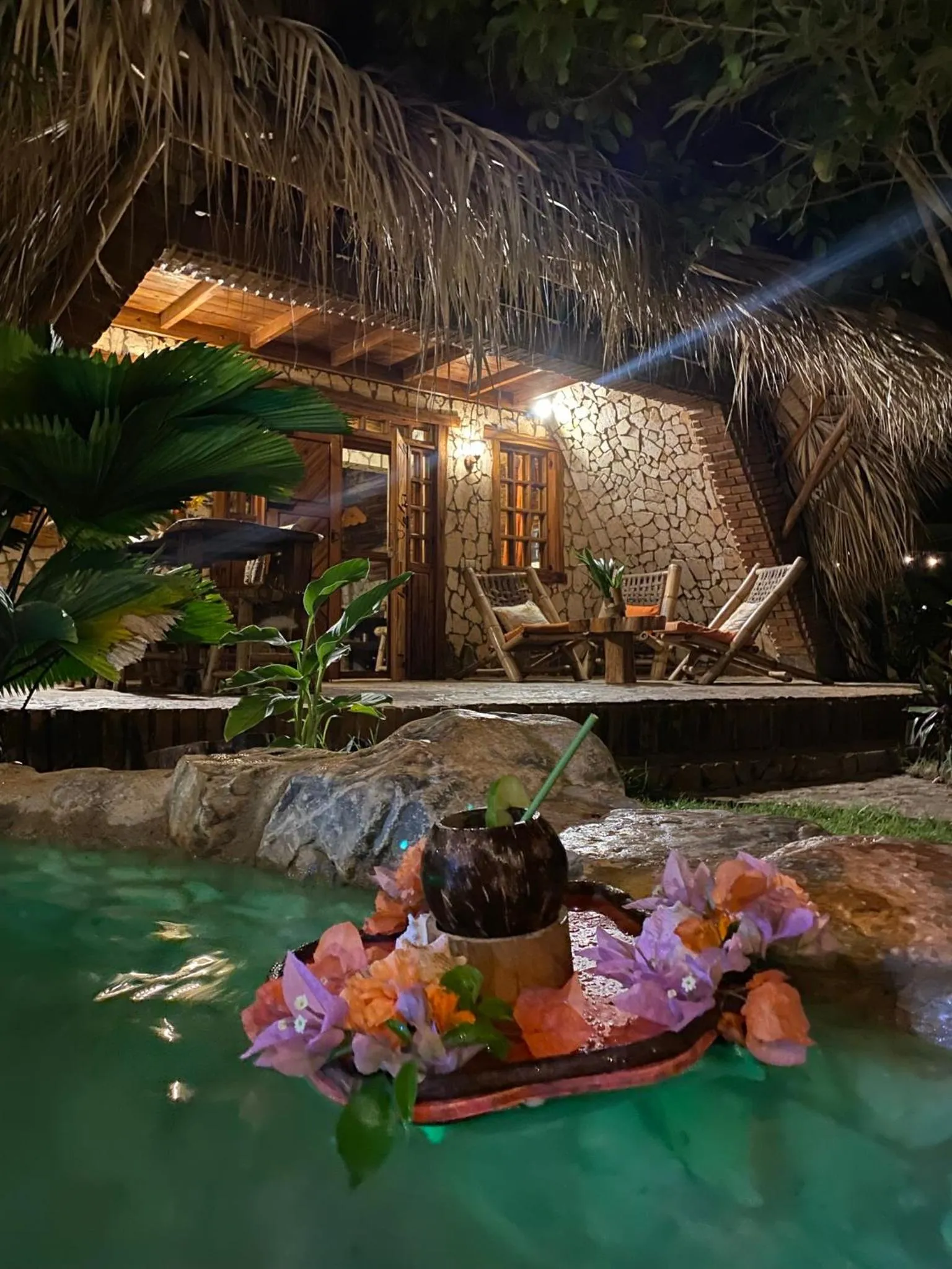 CHALET TROPICAL Hotel & Pool Bar Restaurant