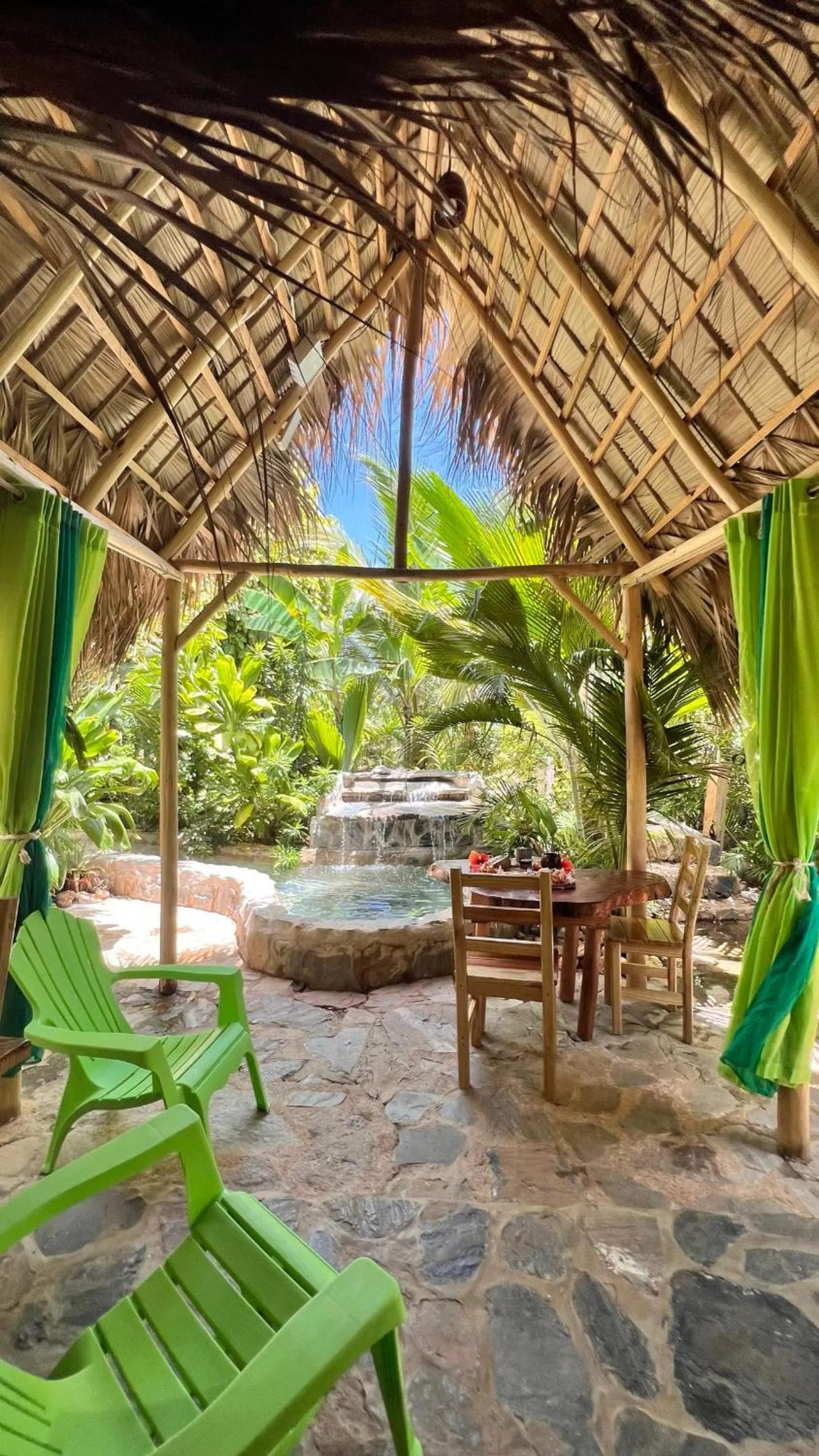 CHALET TROPICAL Hotel & Pool Bar Restaurant