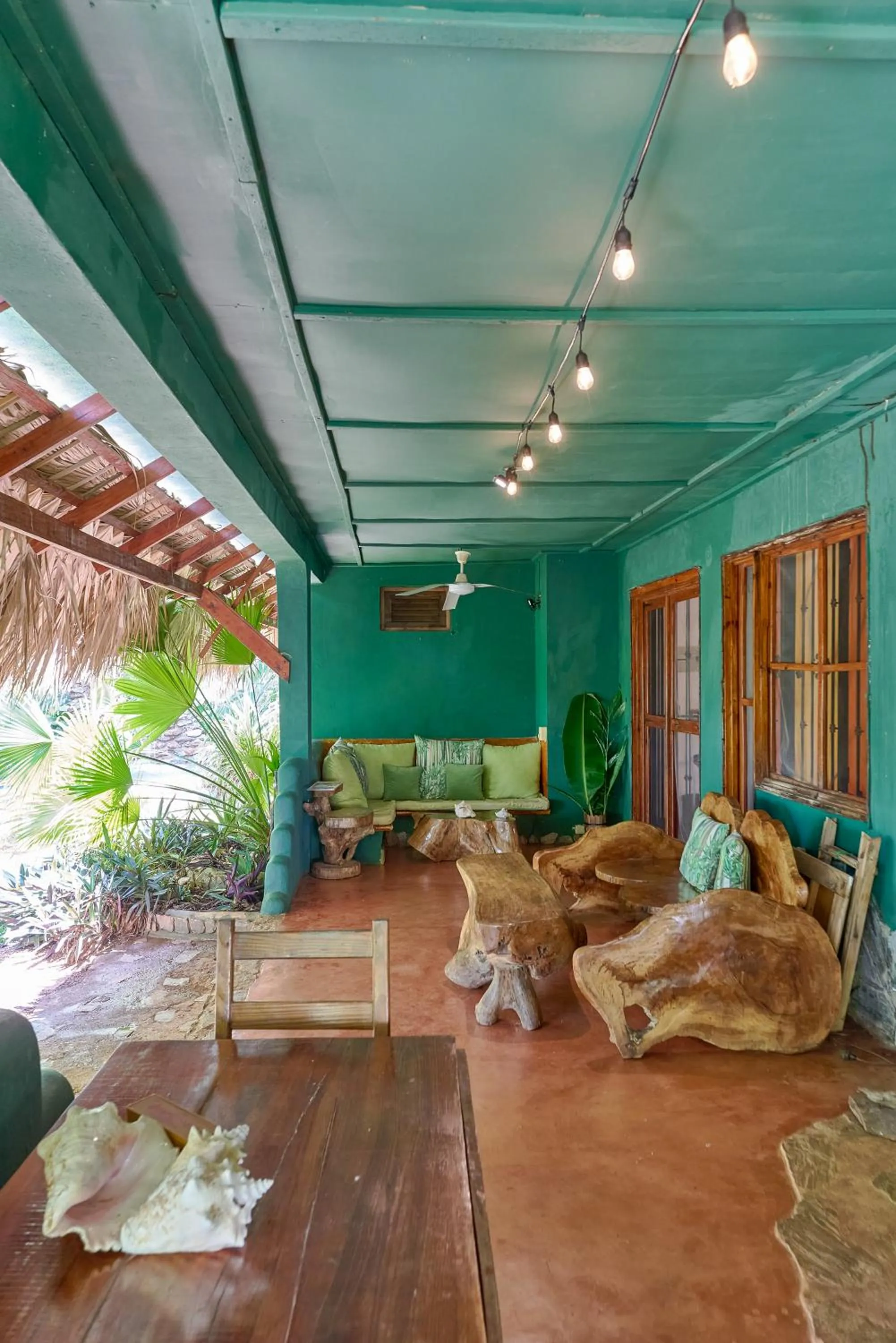 CHALET TROPICAL Hotel & Pool Bar Restaurant