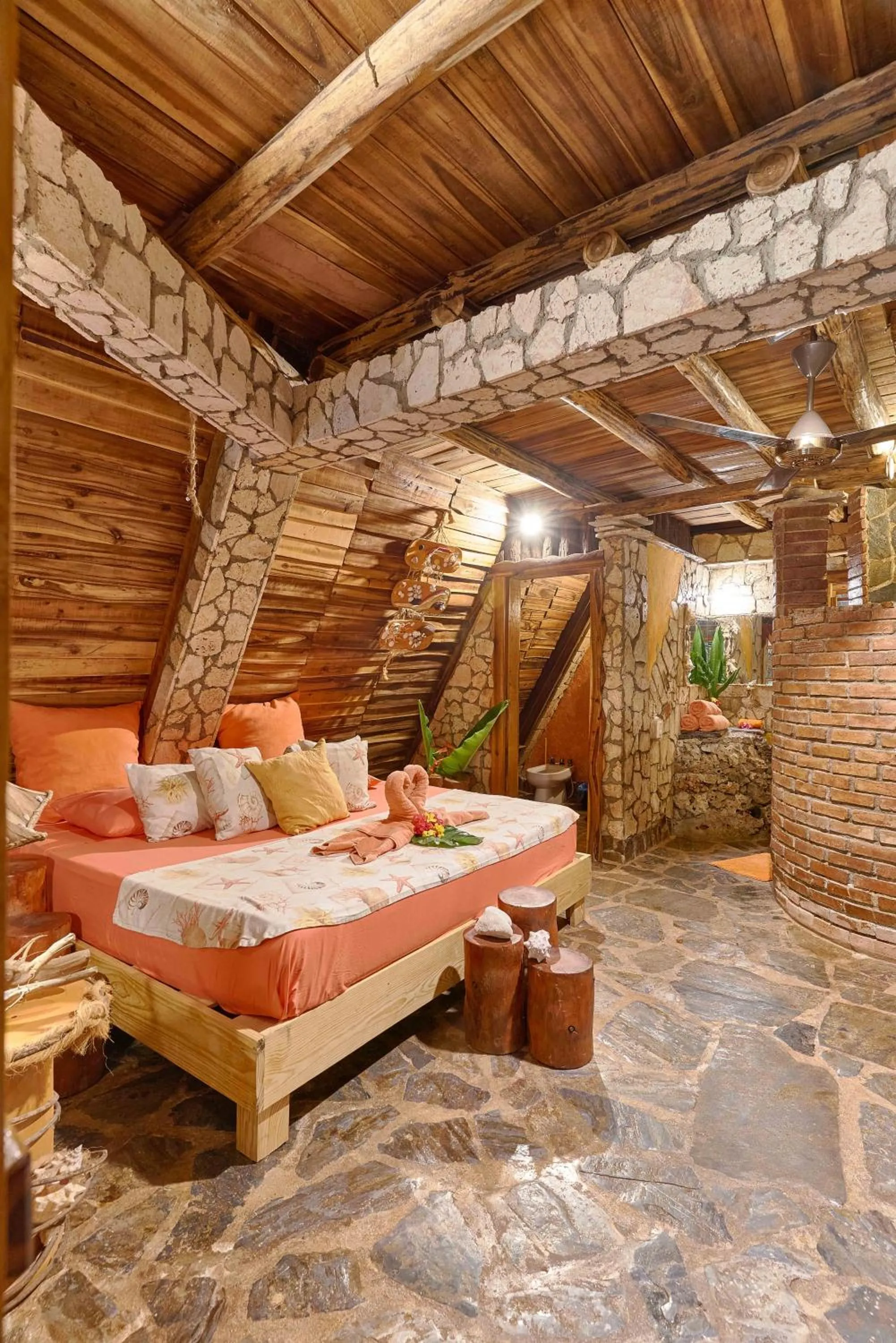 CHALET TROPICAL Hotel & Pool Bar Restaurant