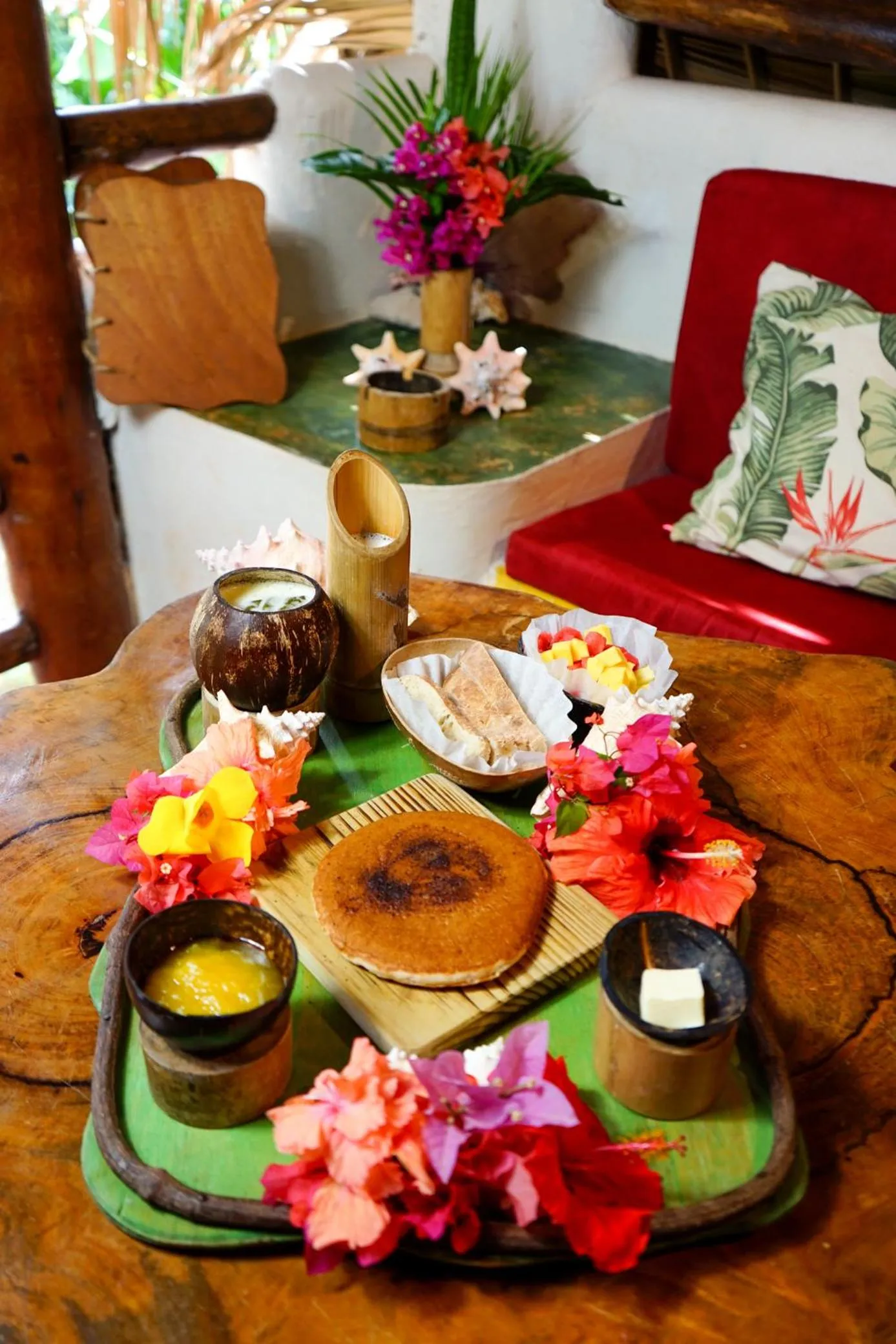 CHALET TROPICAL Hotel & Pool Bar Restaurant