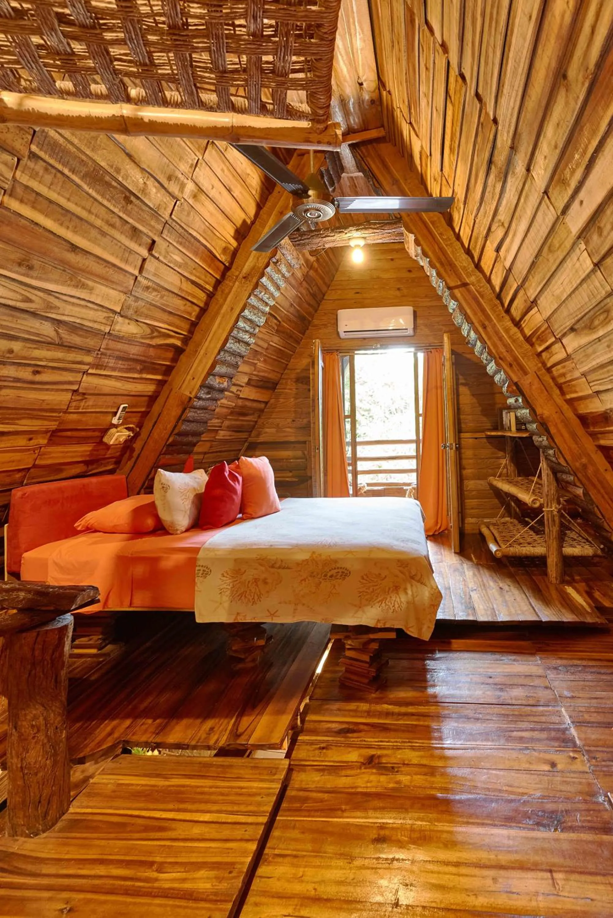 CHALET TROPICAL Hotel & Pool Bar Restaurant