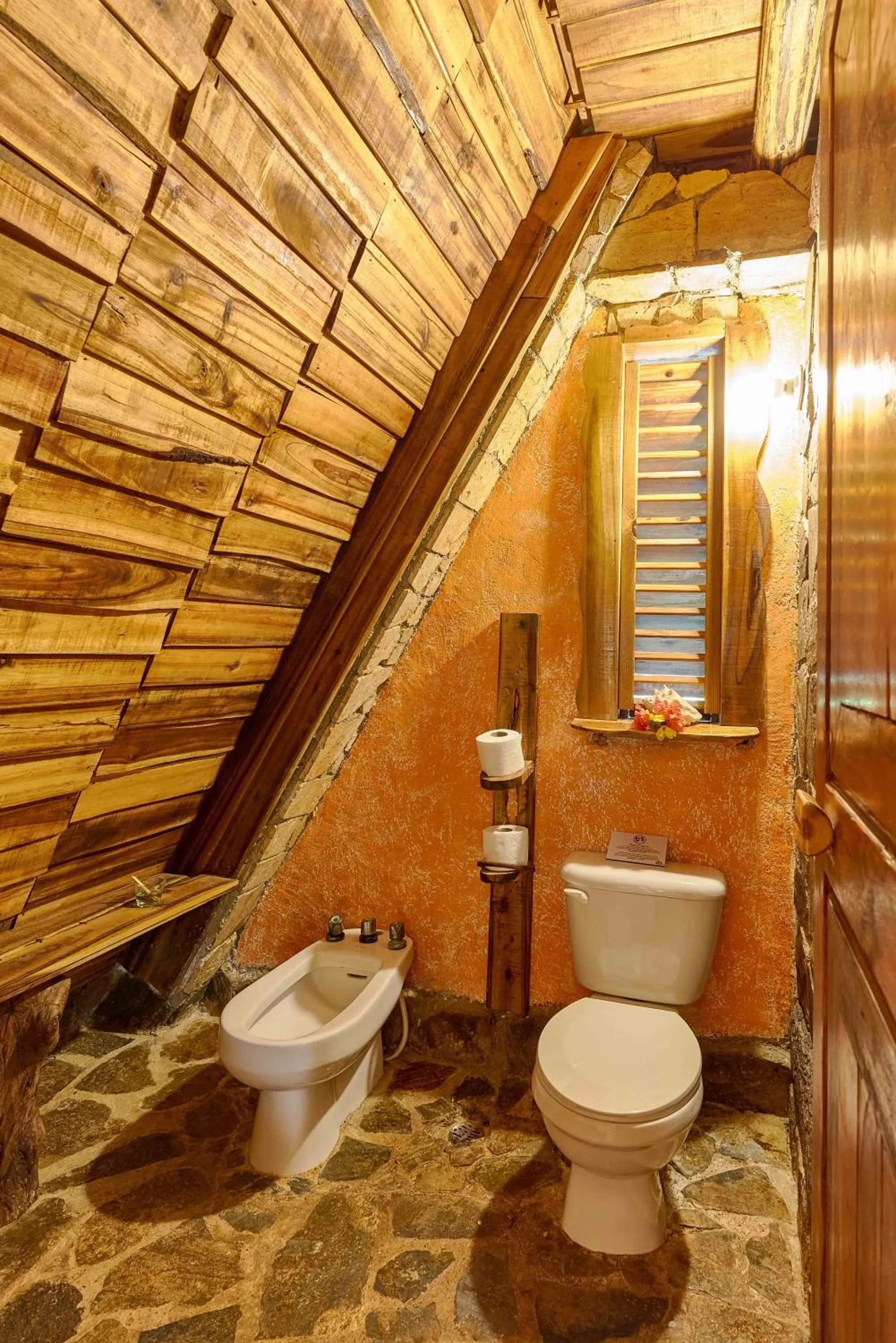 CHALET TROPICAL Hotel & Pool Bar Restaurant