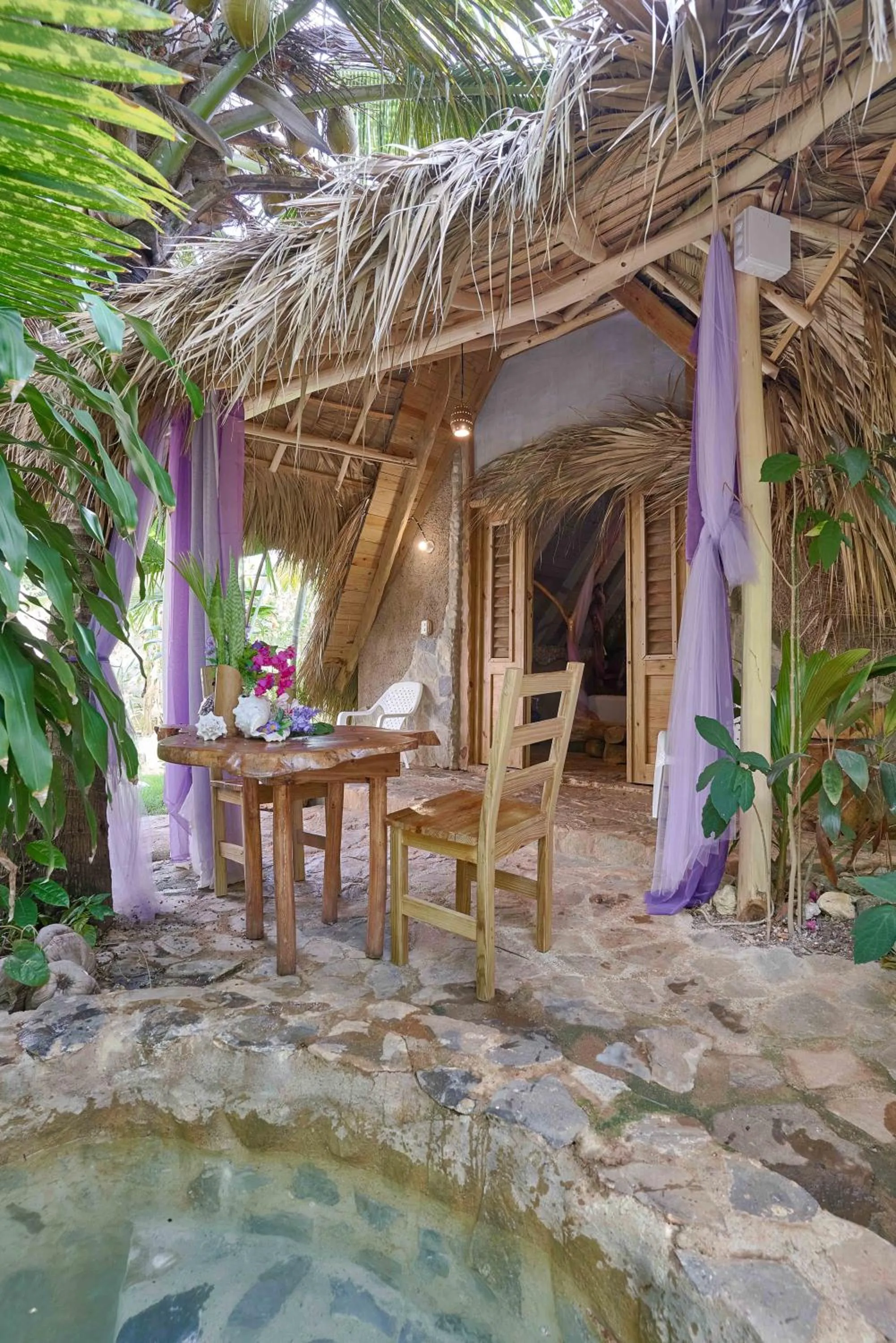 CHALET TROPICAL Hotel & Pool Bar Restaurant