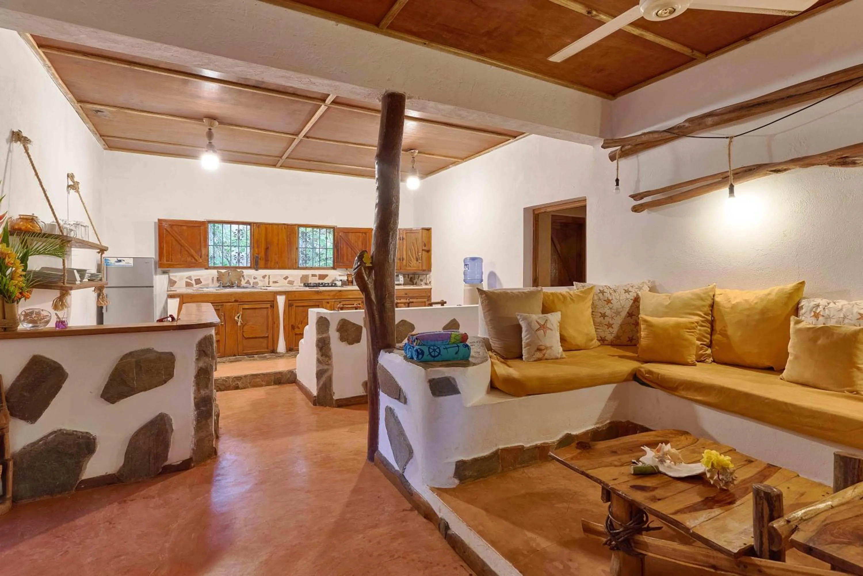 CHALET TROPICAL Hotel & Pool Bar Restaurant