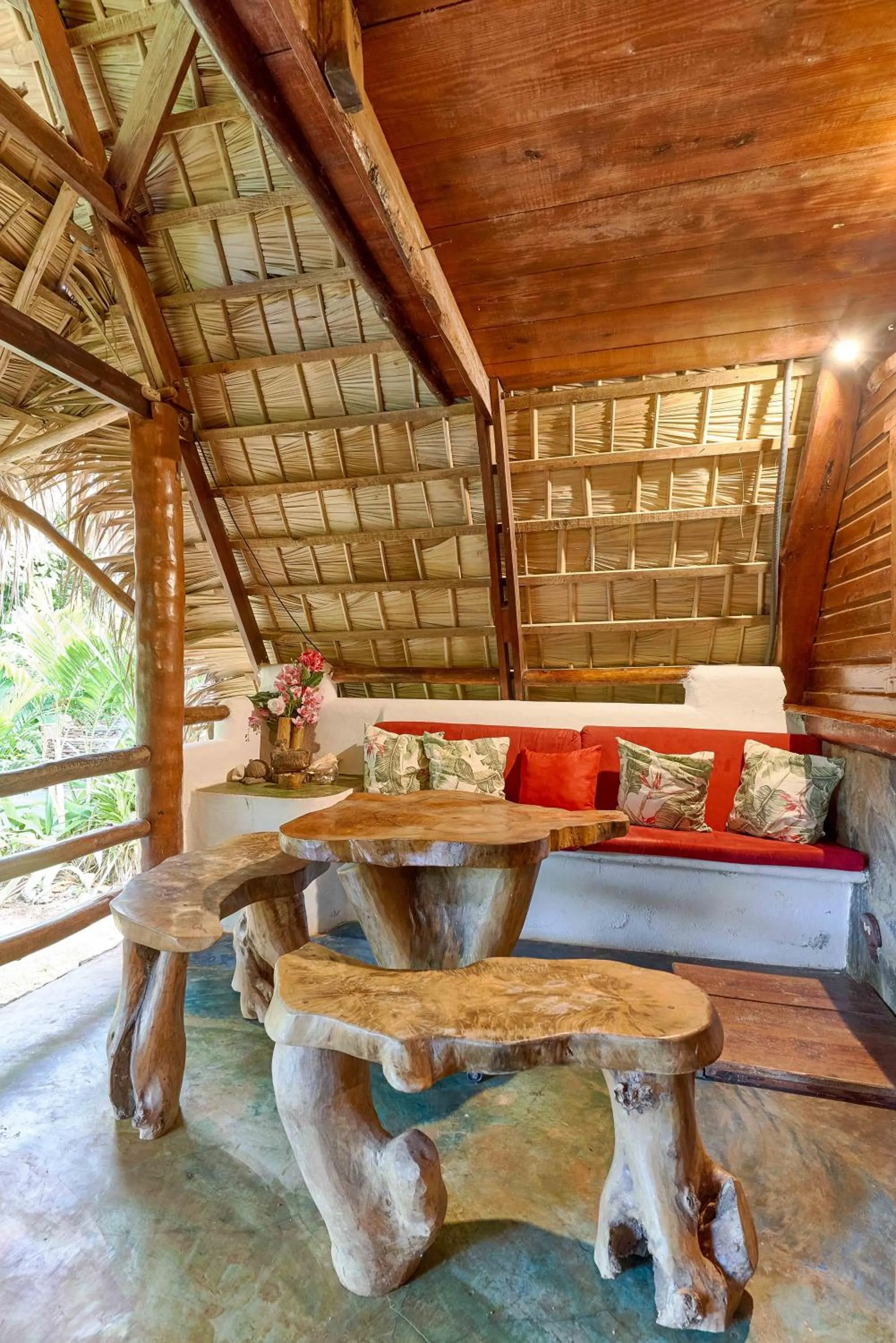 CHALET TROPICAL Hotel & Pool Bar Restaurant