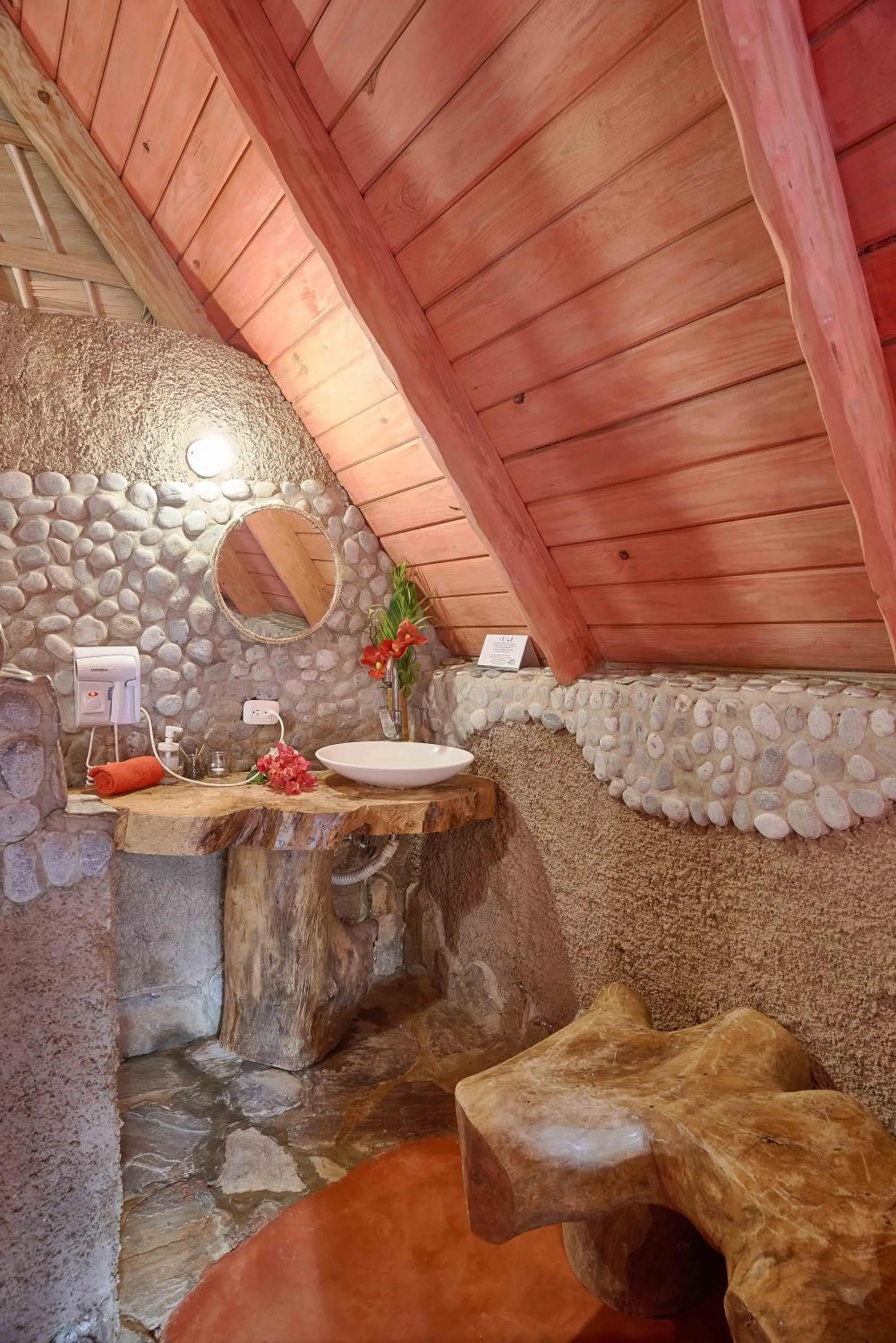 CHALET TROPICAL Hotel & Pool Bar Restaurant