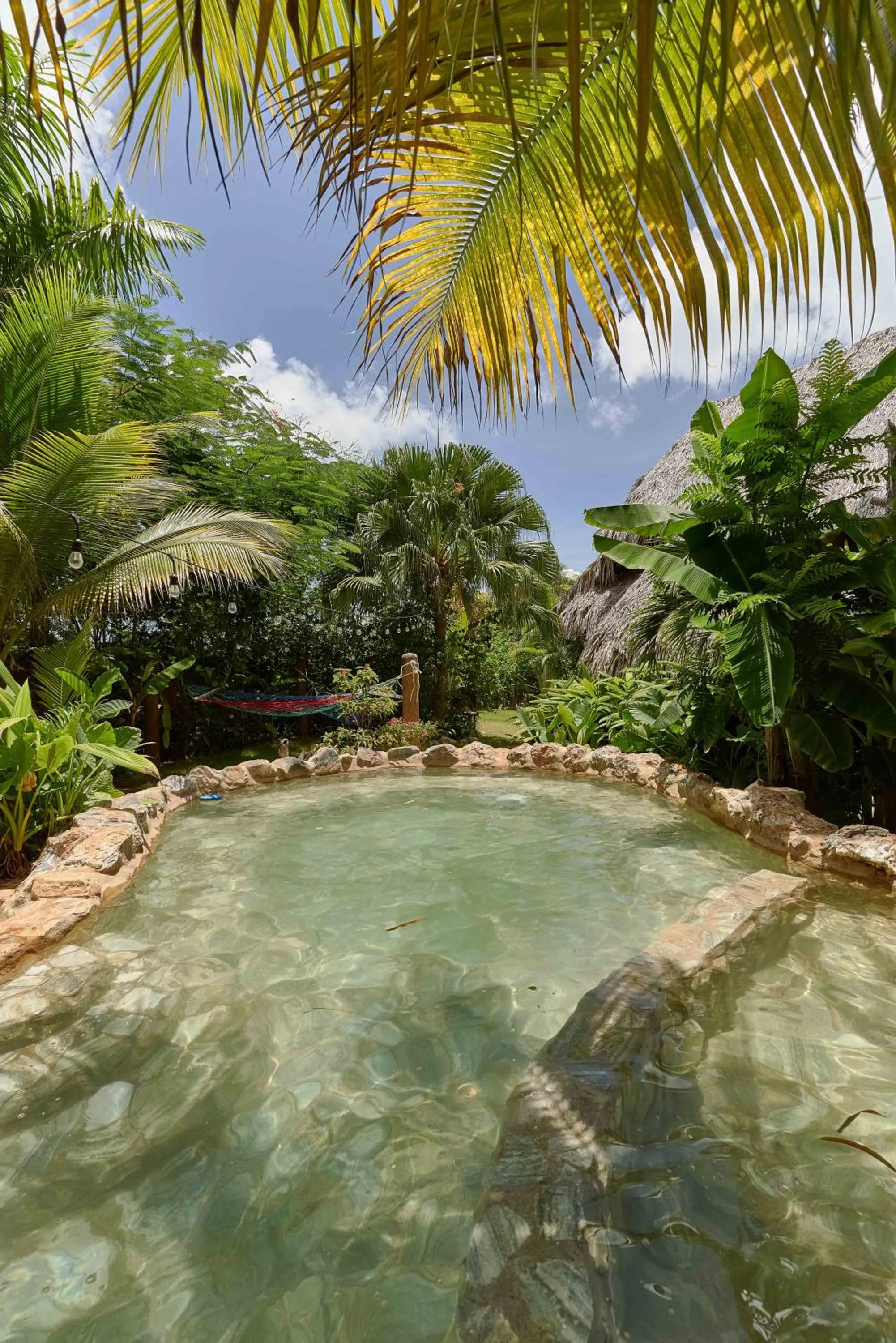 CHALET TROPICAL Hotel & Pool Bar Restaurant