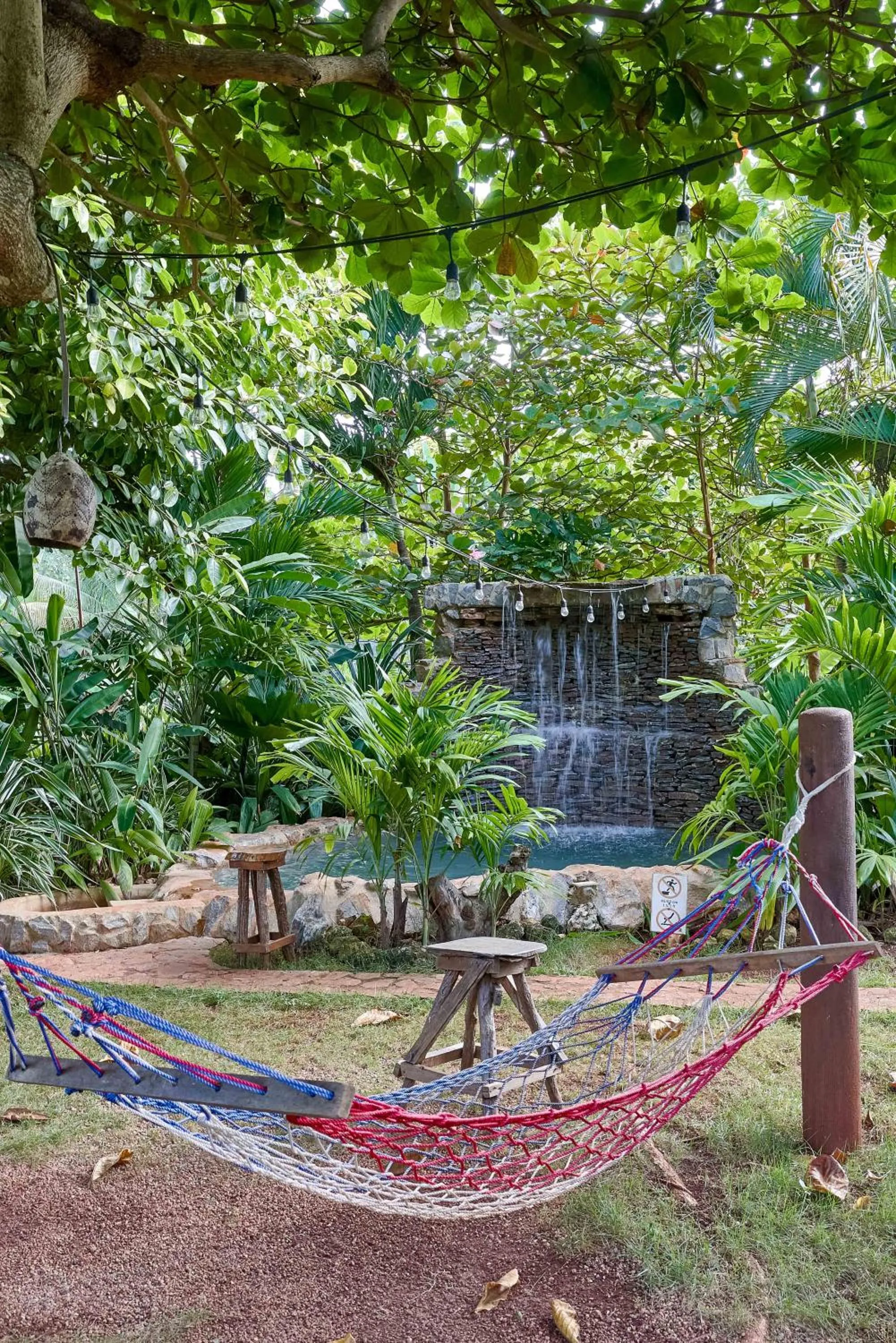 CHALET TROPICAL Hotel & Pool Bar Restaurant