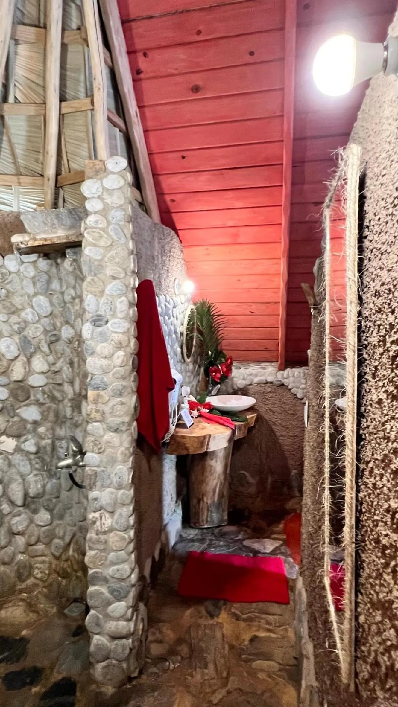 CHALET TROPICAL Hotel & Pool Bar Restaurant