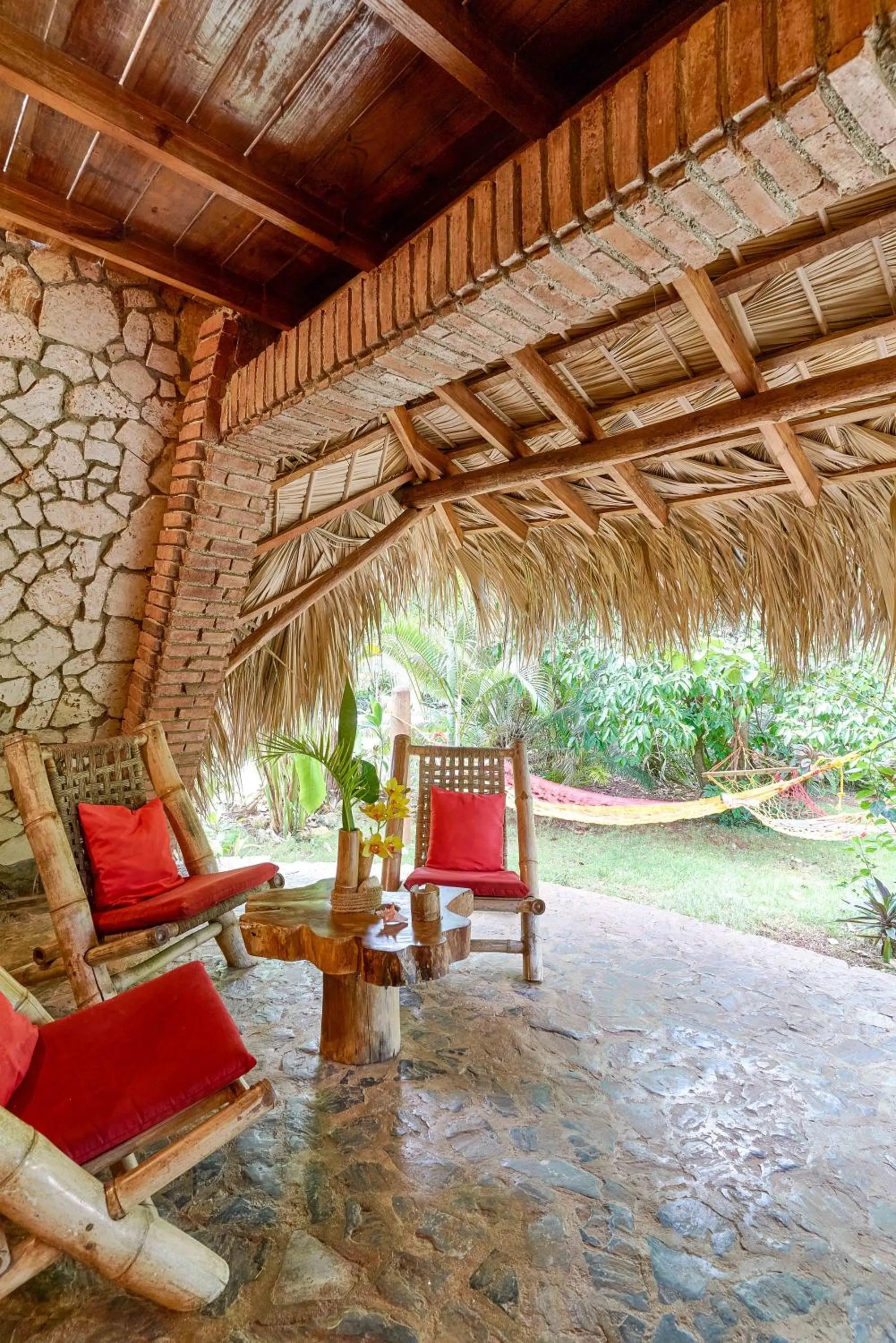 CHALET TROPICAL Hotel & Pool Bar Restaurant