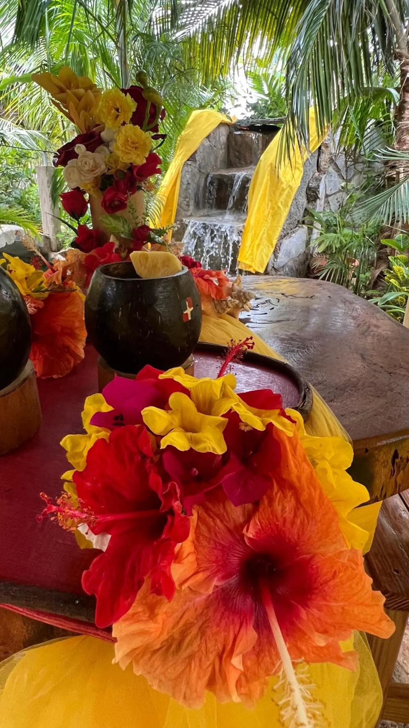 CHALET TROPICAL Hotel & Pool Bar Restaurant