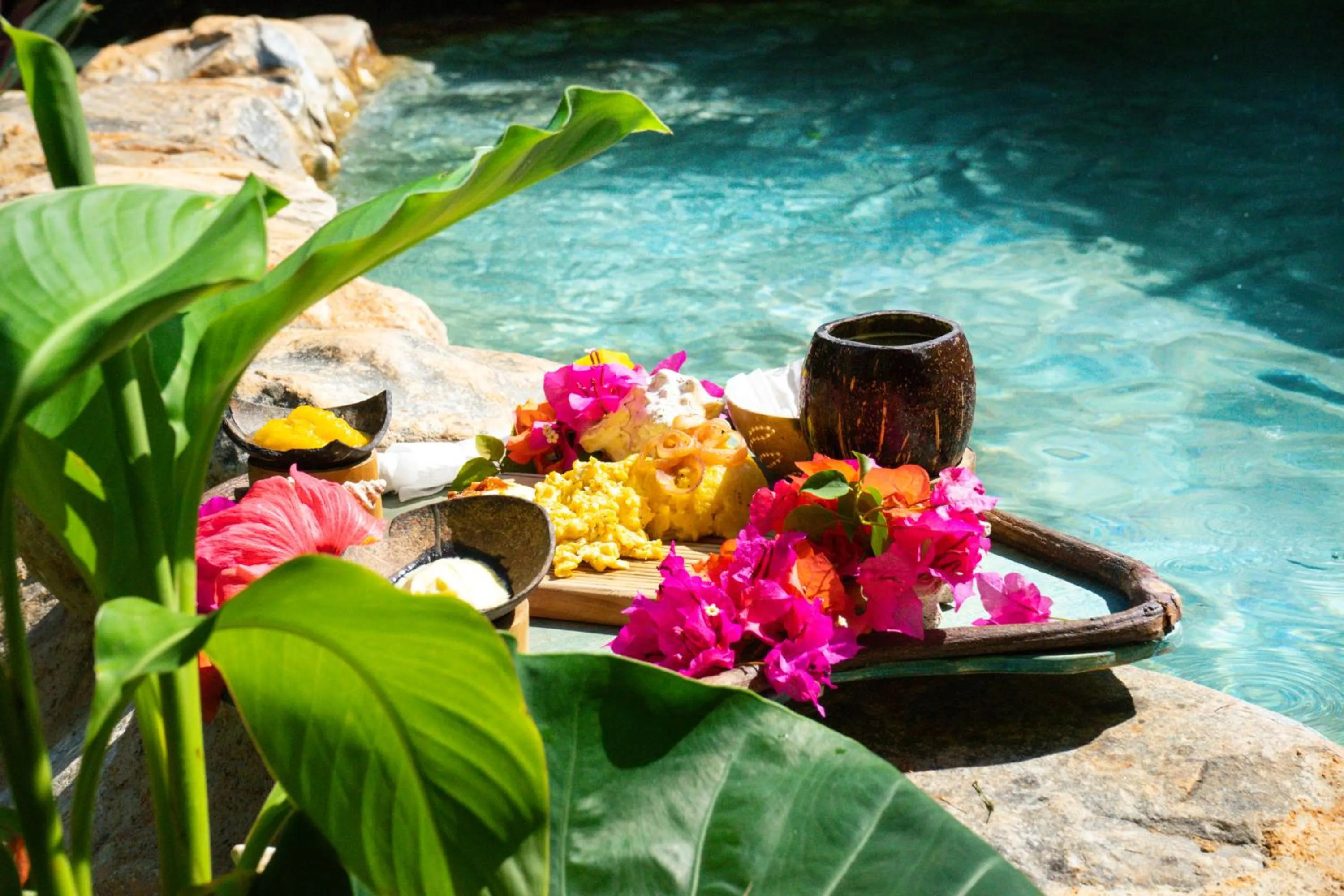 Food and drinks in CHALET TROPICAL Hotel & Pool Bar Restaurant