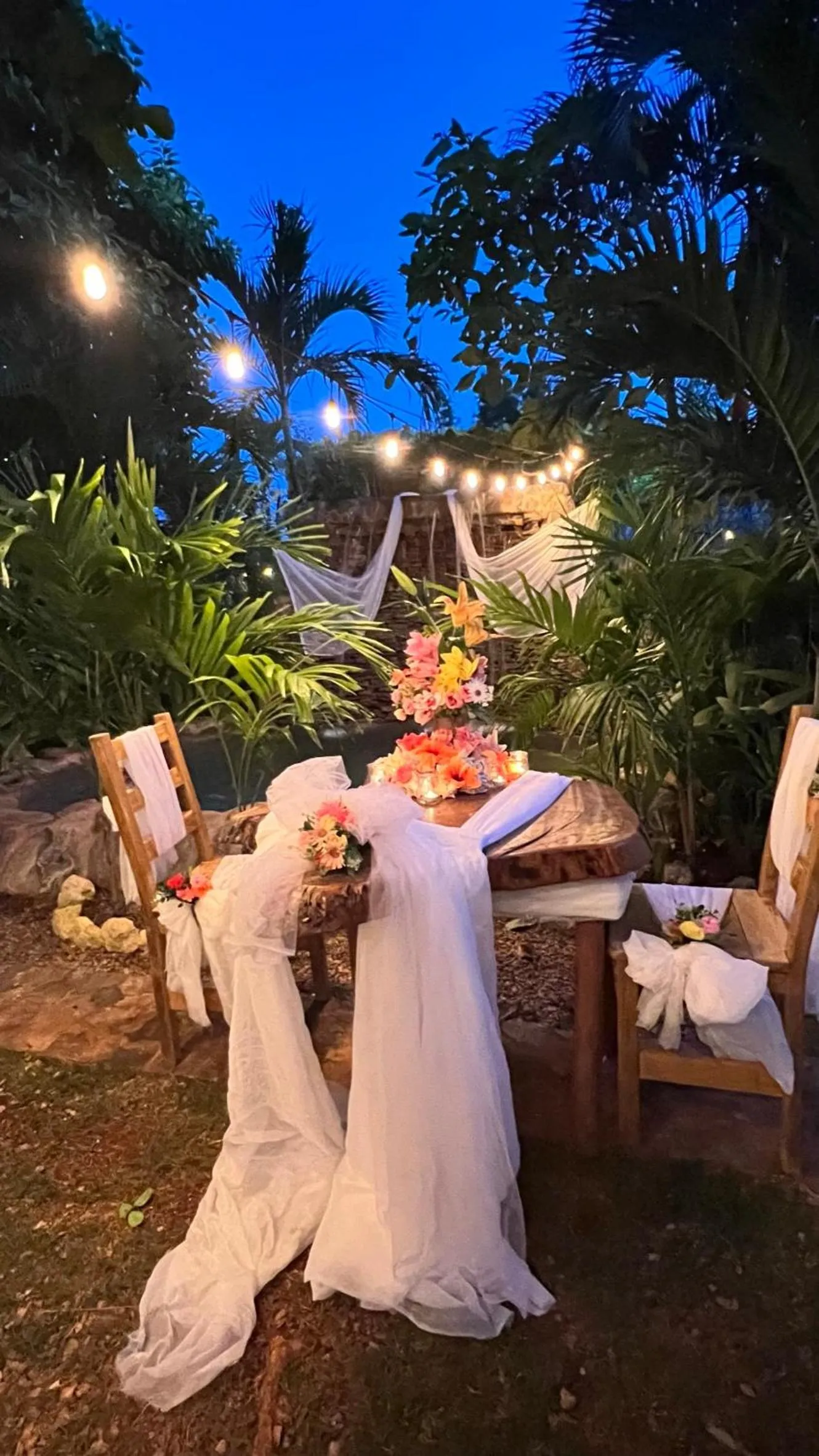 CHALET TROPICAL Hotel & Pool Bar Restaurant