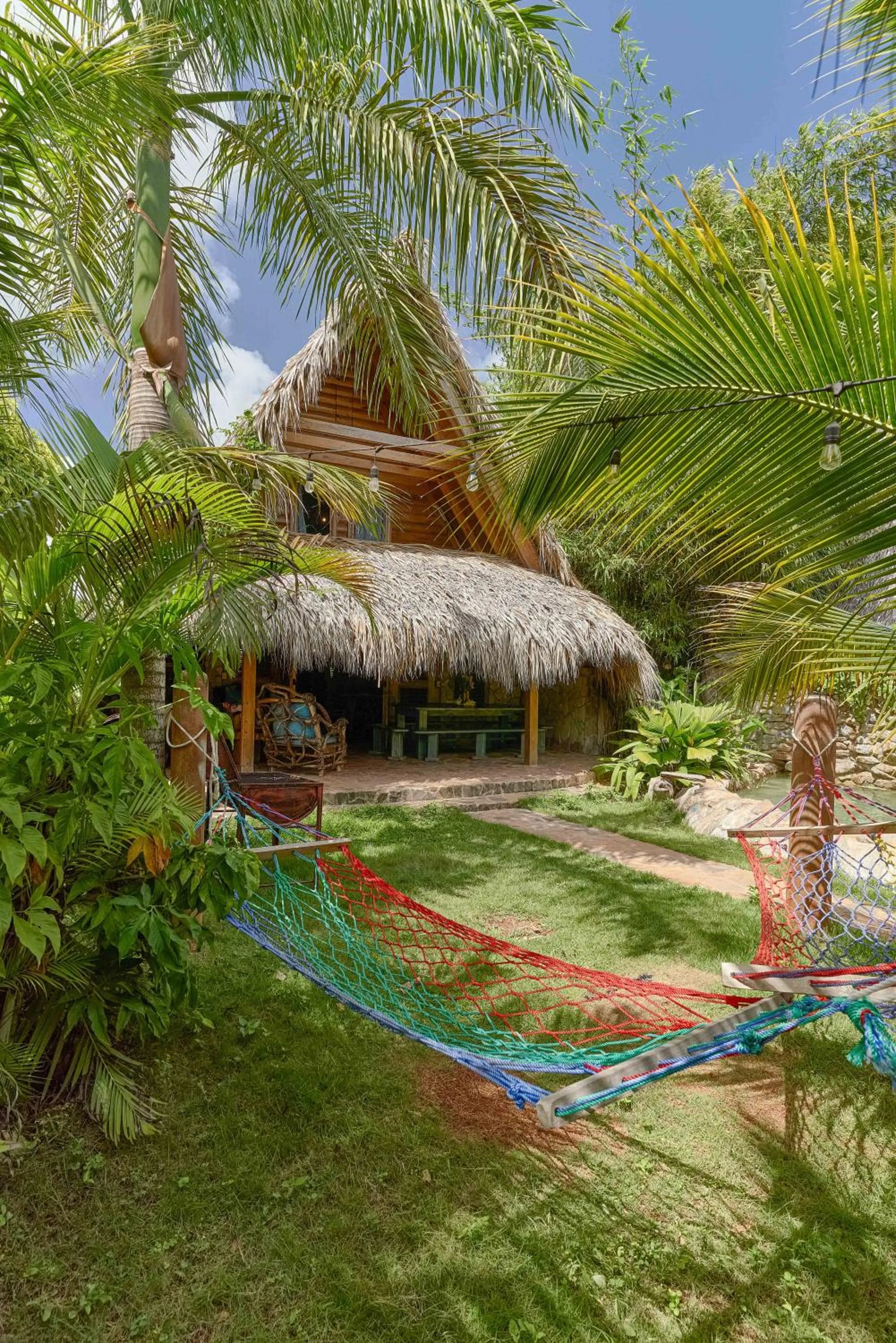 CHALET TROPICAL Hotel & Pool Bar Restaurant