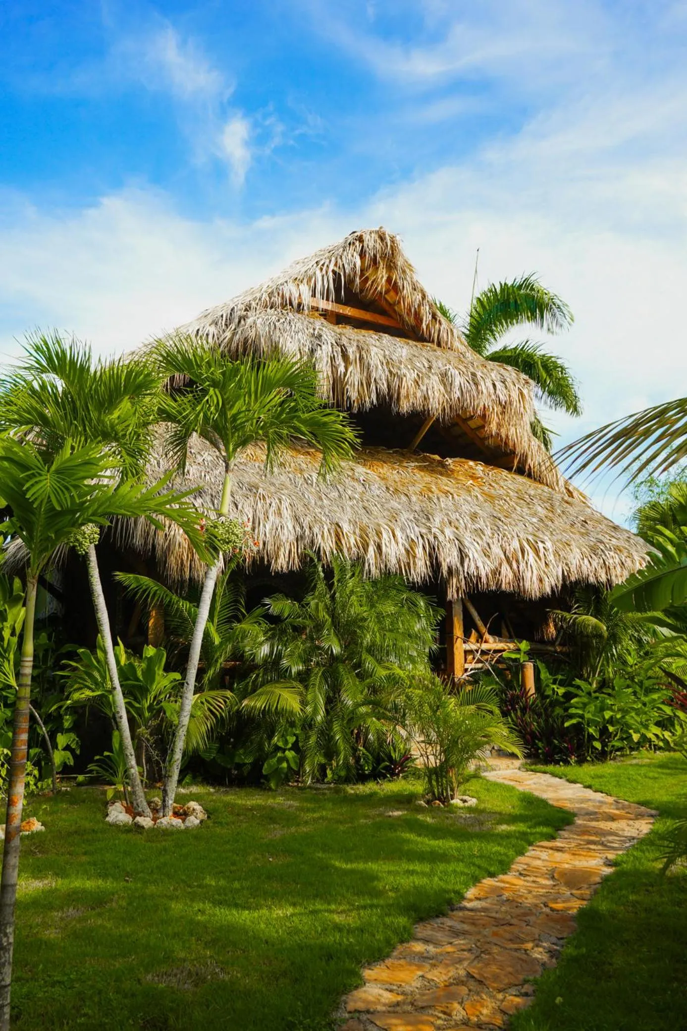 CHALET TROPICAL Hotel & Pool Bar Restaurant