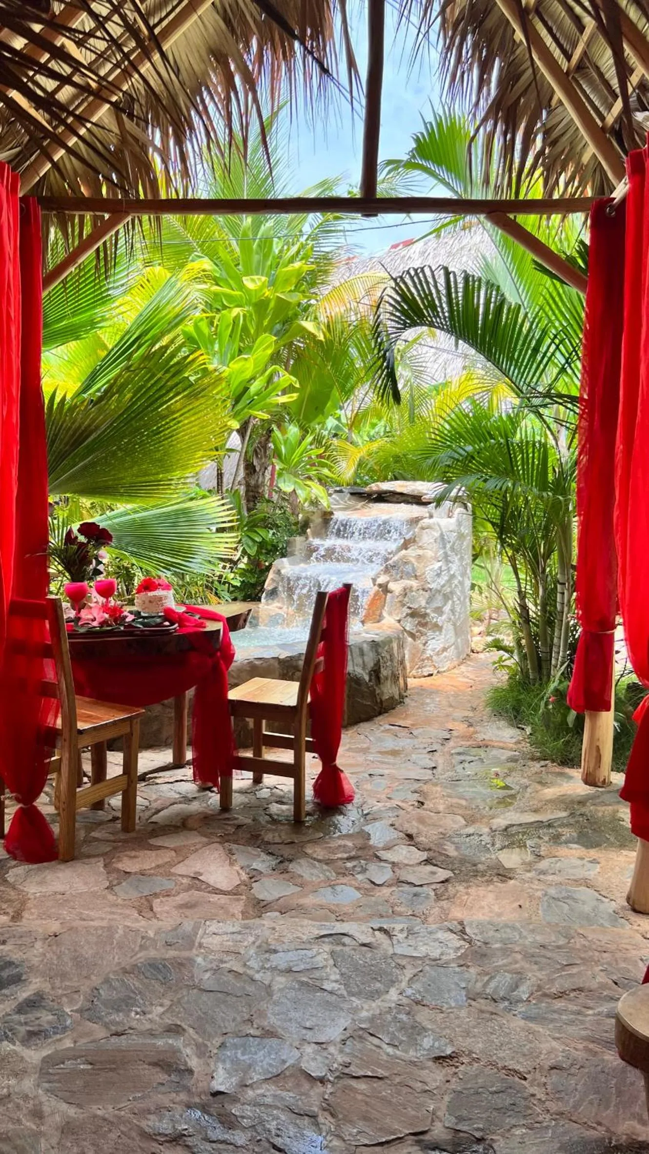 CHALET TROPICAL Hotel & Pool Bar Restaurant