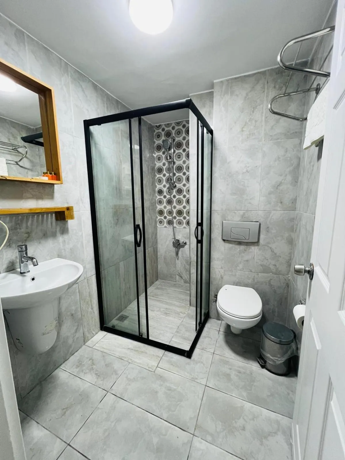 Shower in Taksim Dora Hotel