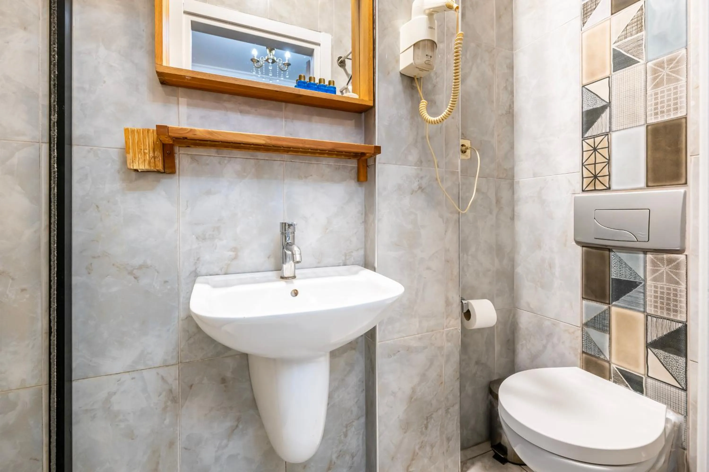 Toilet in Taksim Dora Hotel