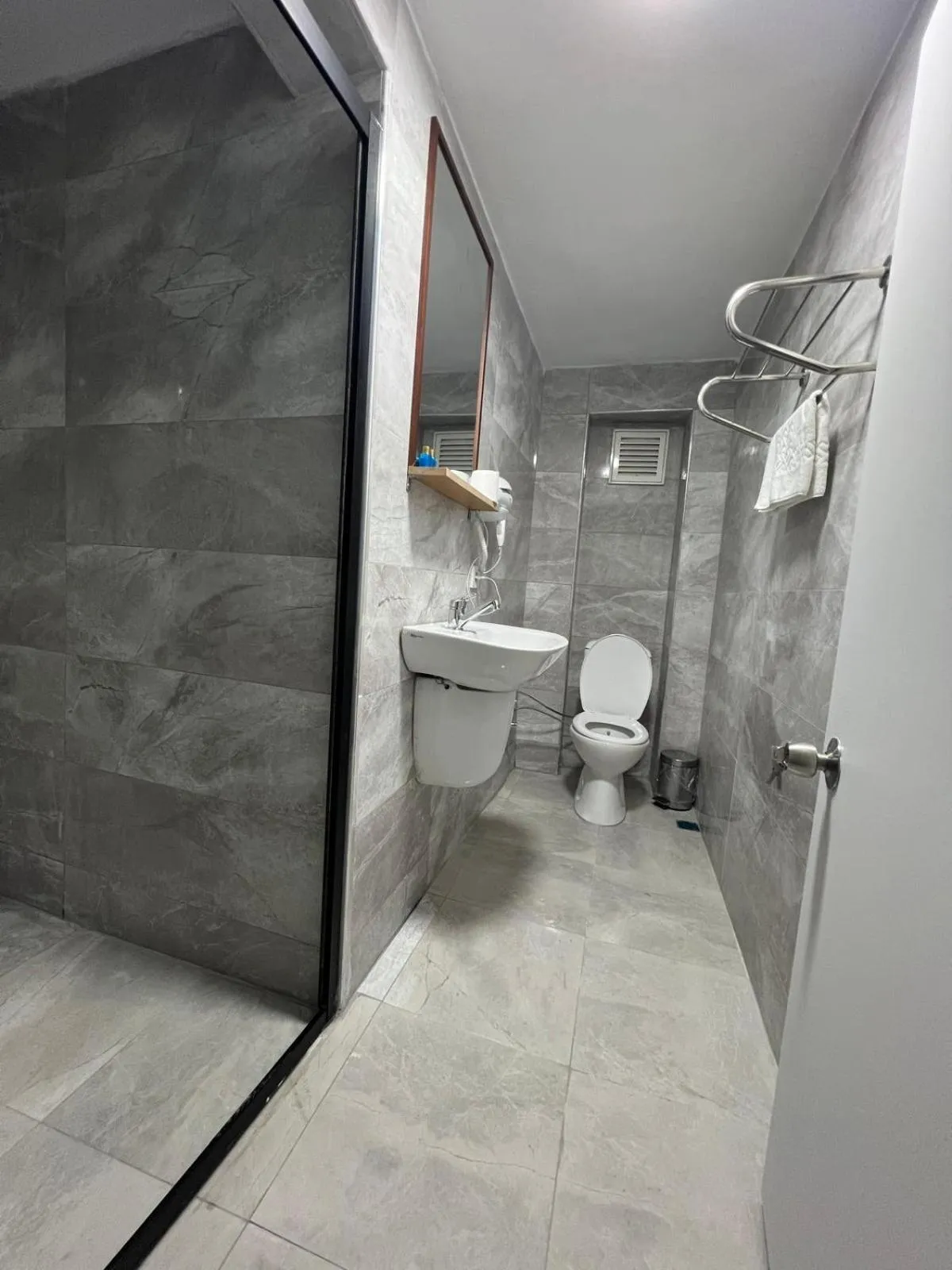 Shower in Taksim Dora Hotel