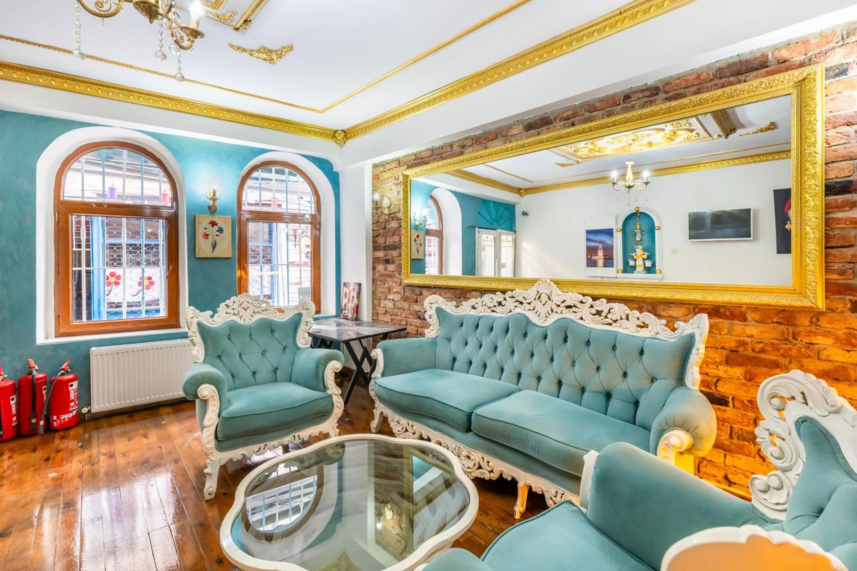 Communal lounge/ TV room in Taksim Dora Hotel