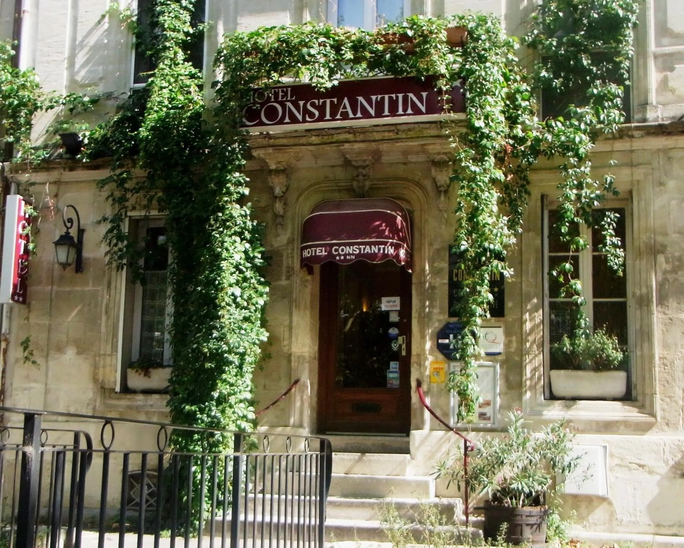 Facade/entrance in Constantin